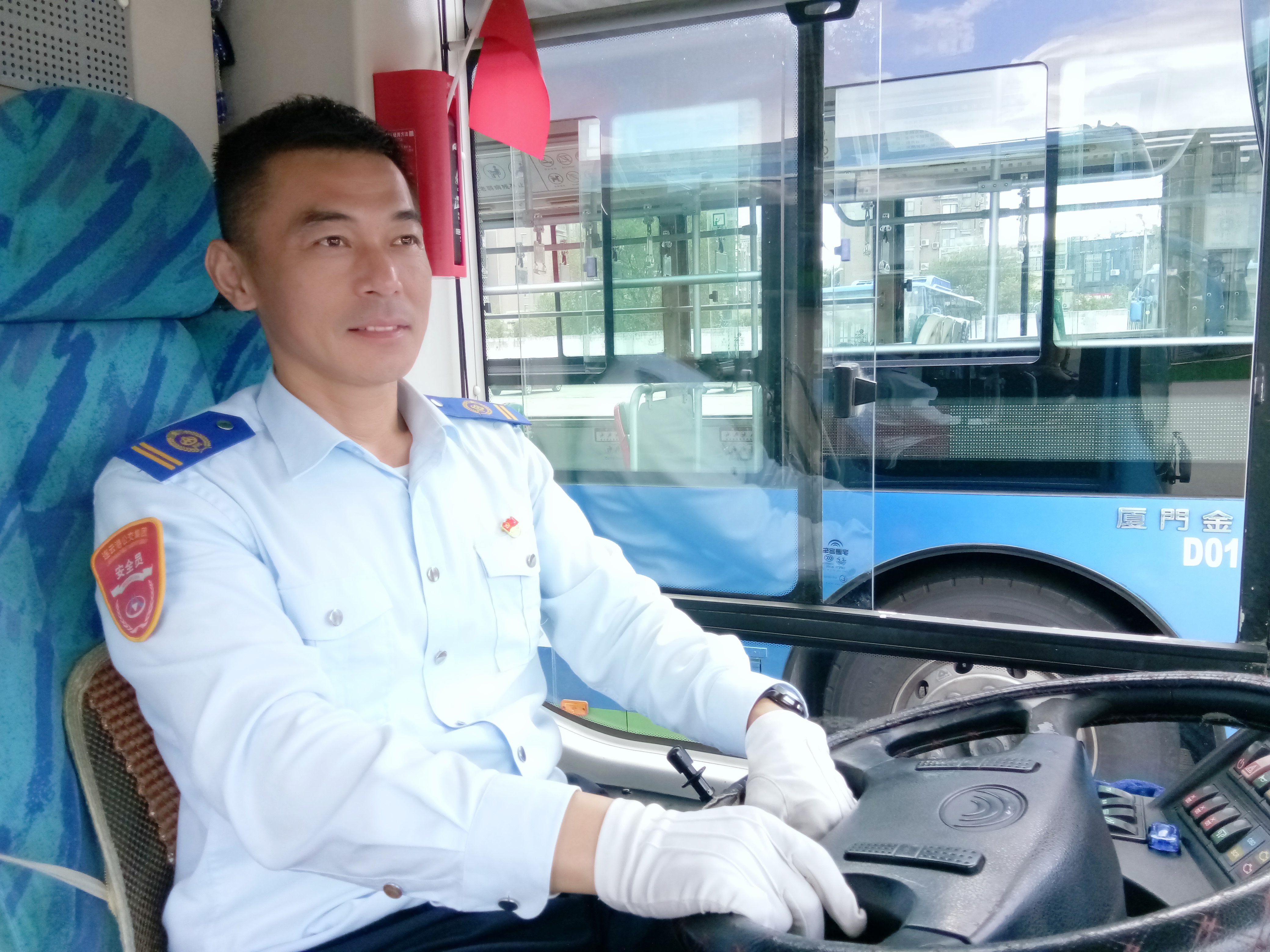 公交集團(tuán)B12線駕駛員劉園見義勇為獲省交通運輸協(xié)會表彰