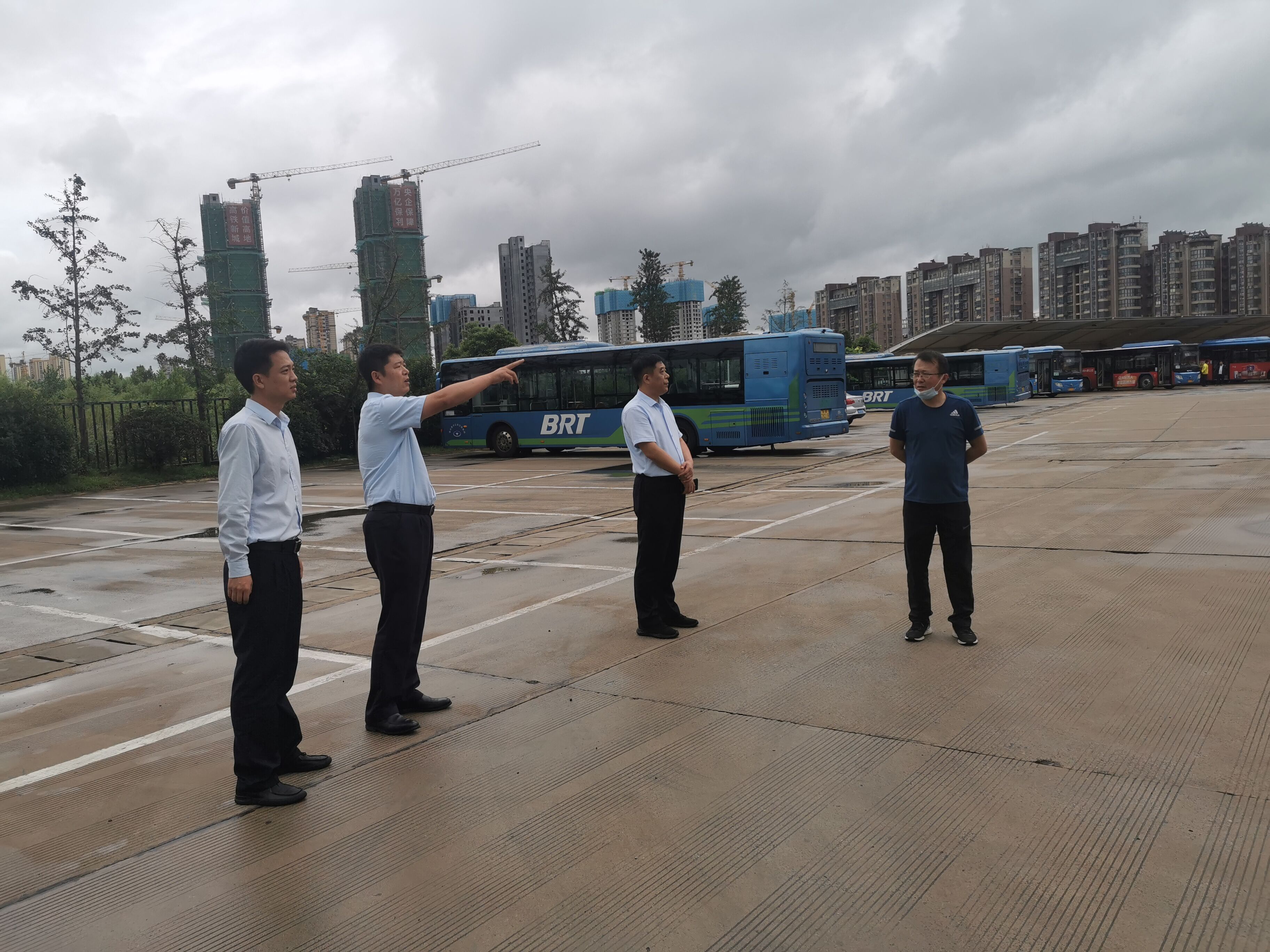 全面部署，嚴(yán)陣以待，公交集團(tuán)全力做好臺(tái)風(fēng)“梅花”防御工作