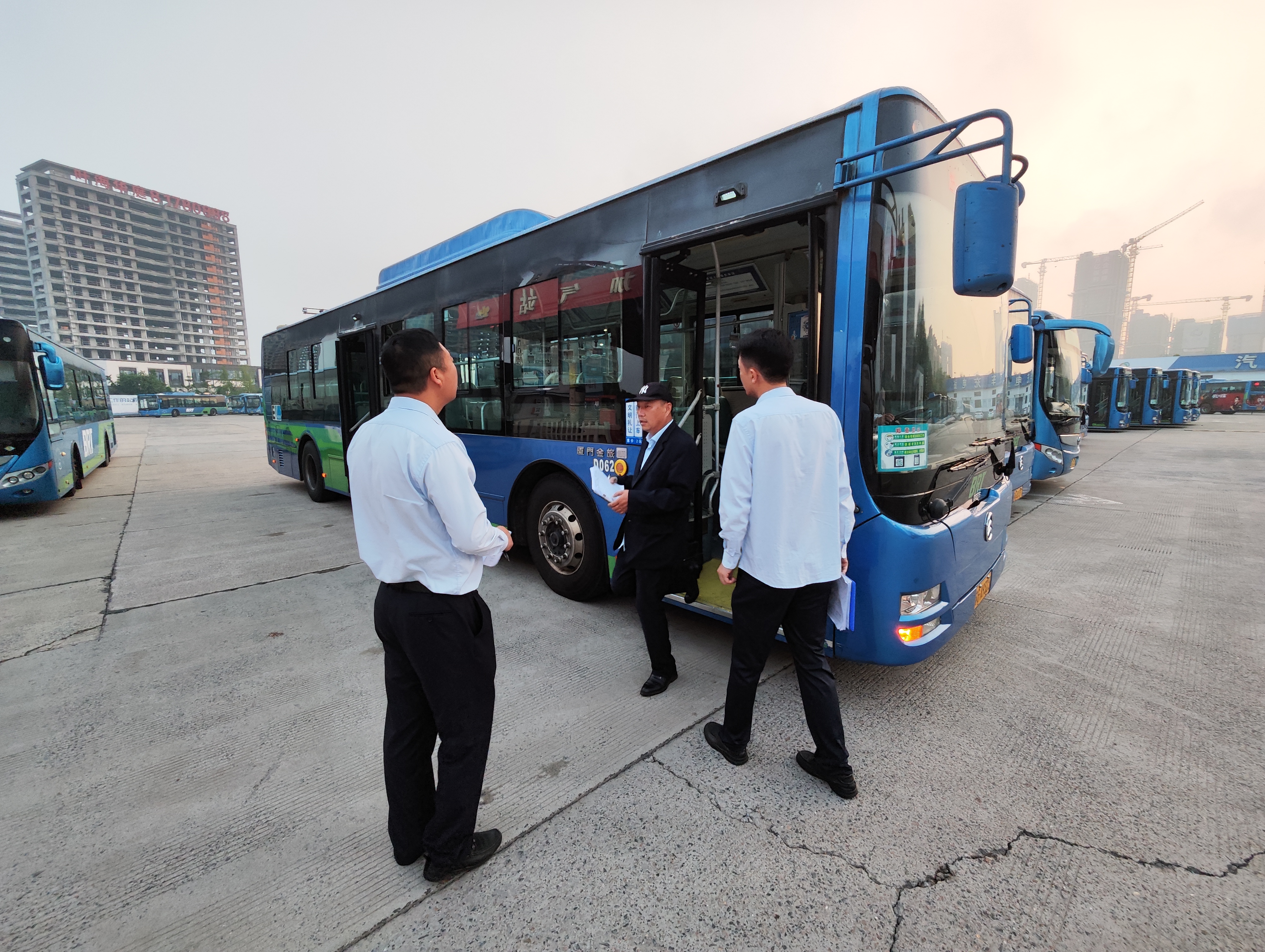 快速公交事業(yè)部開展創(chuàng)文工作專項檢查