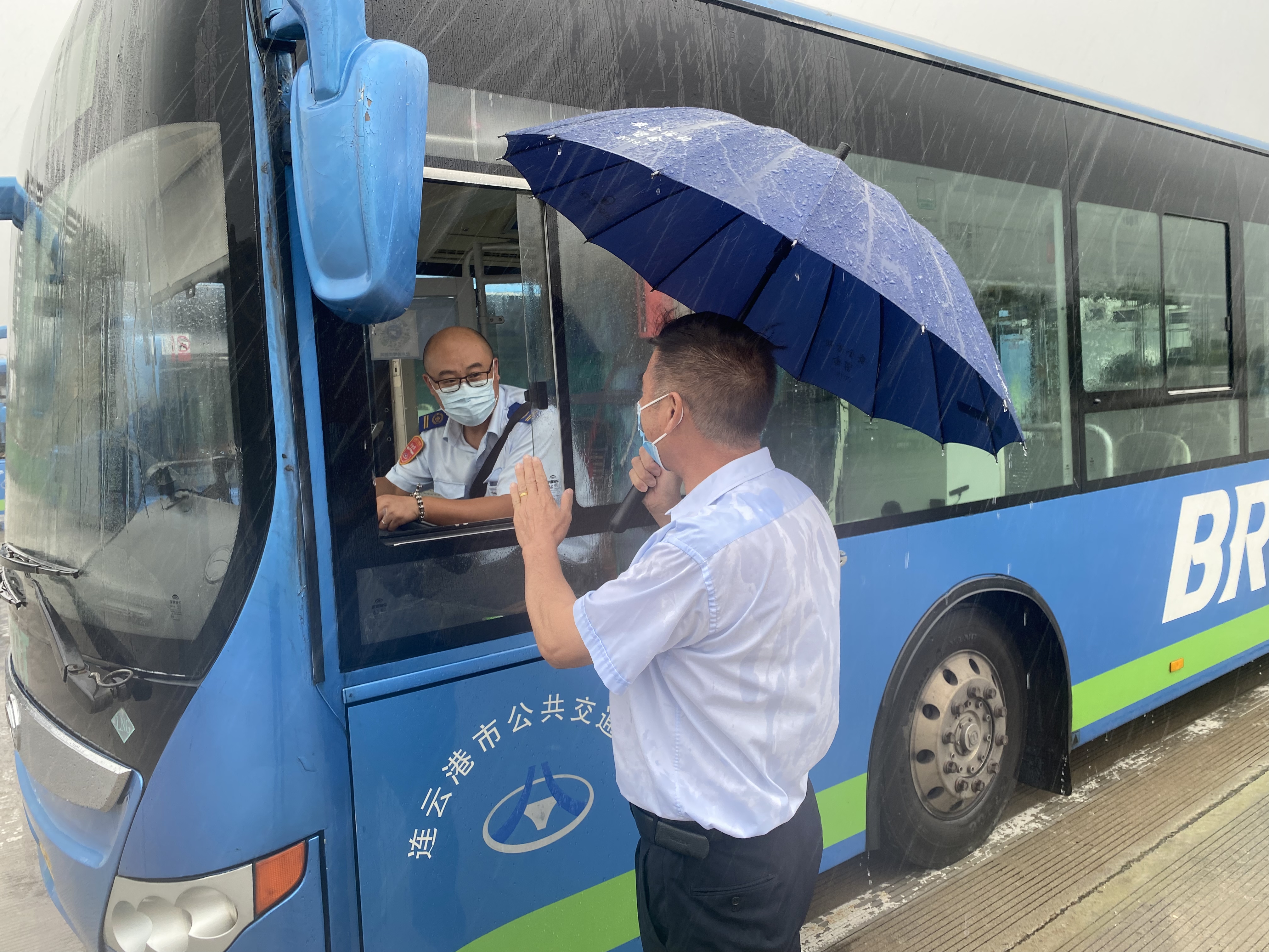 公交集團快速公交事業(yè)部全力做好防臺風工作