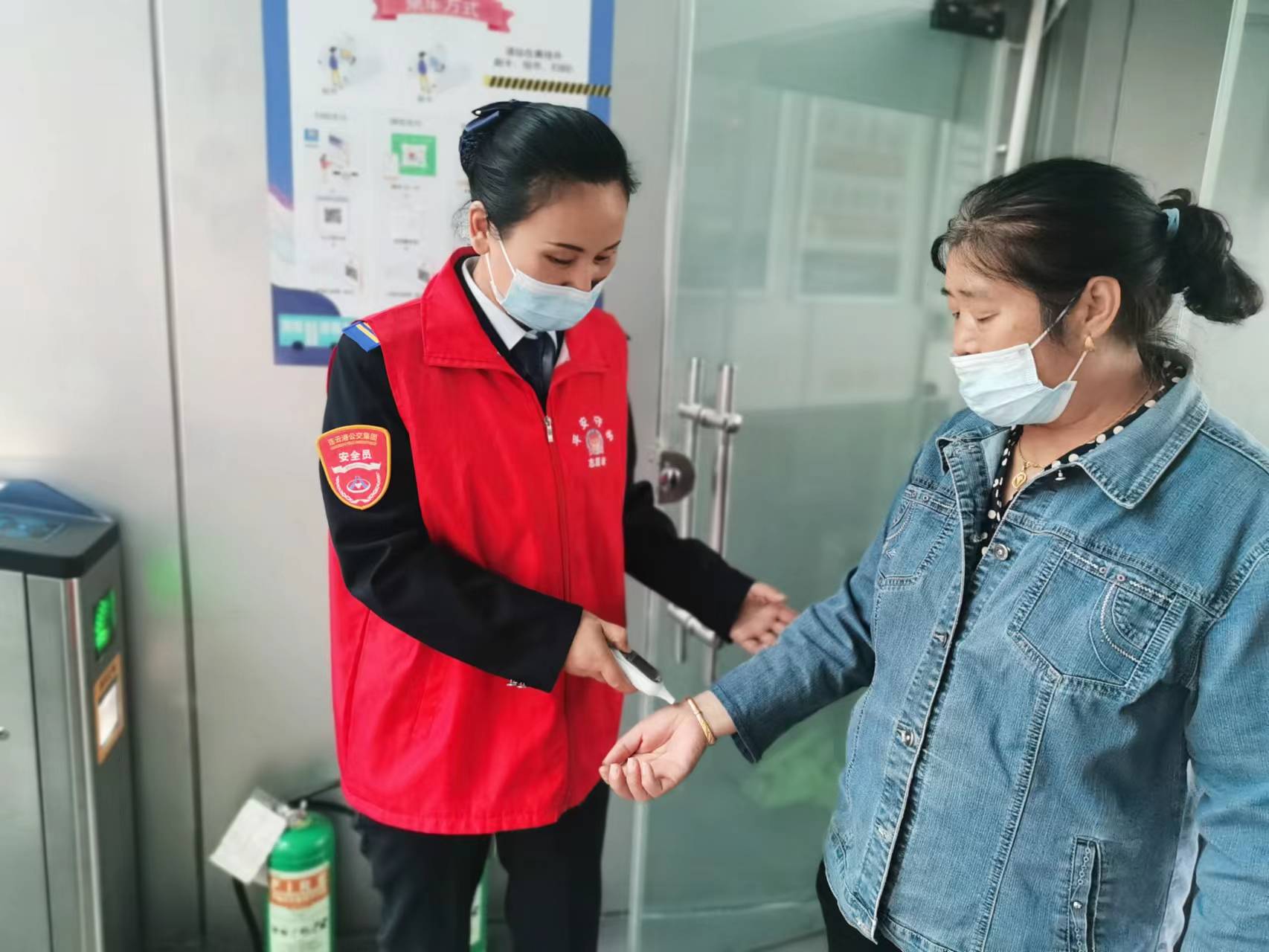 快速公交事業(yè)部站務員趙廣平歸還乘客丟失的手機獲感謝