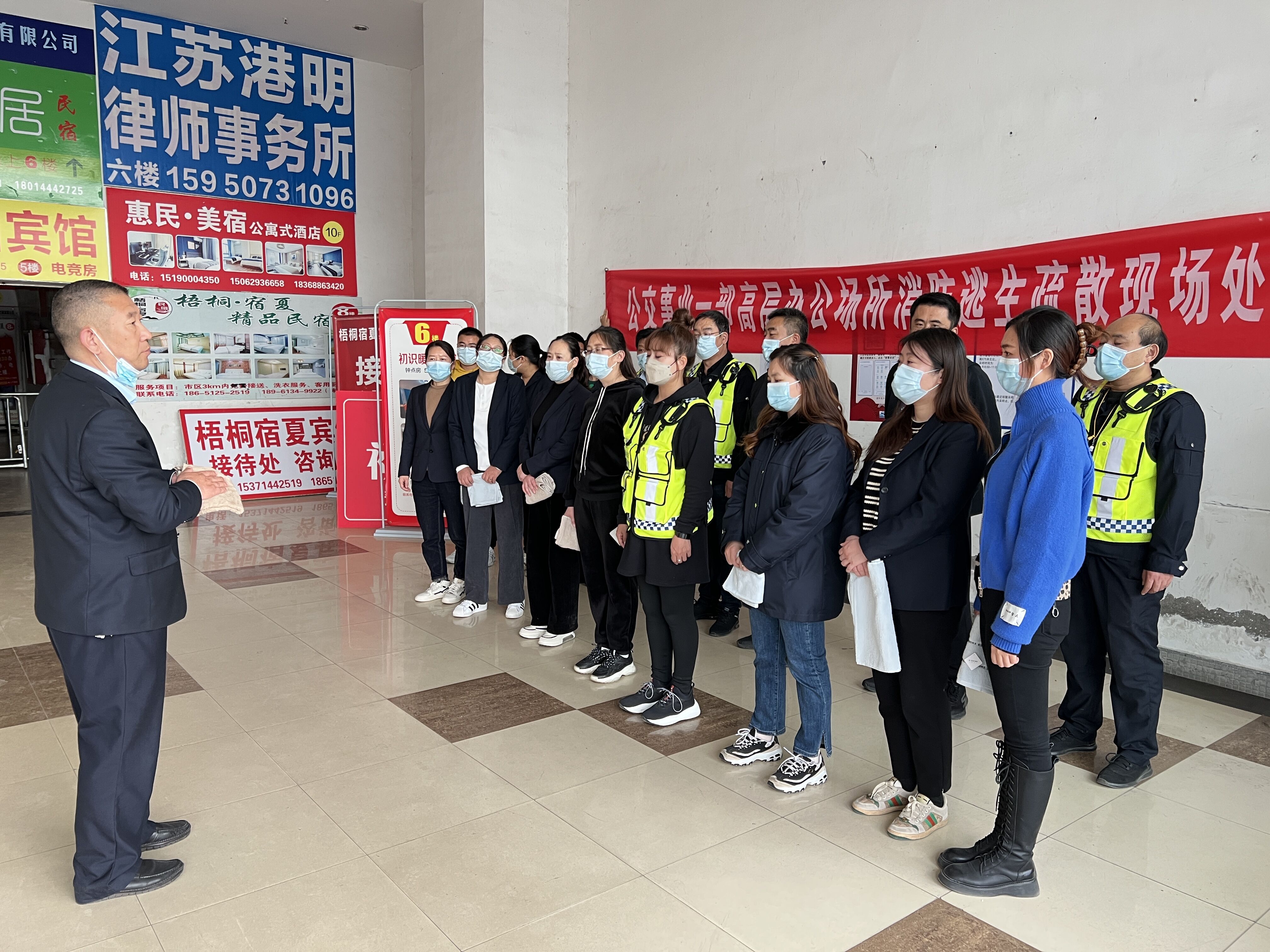 公交集團公交事業(yè)一部開展高層辦公樓 消防應急疏散演練