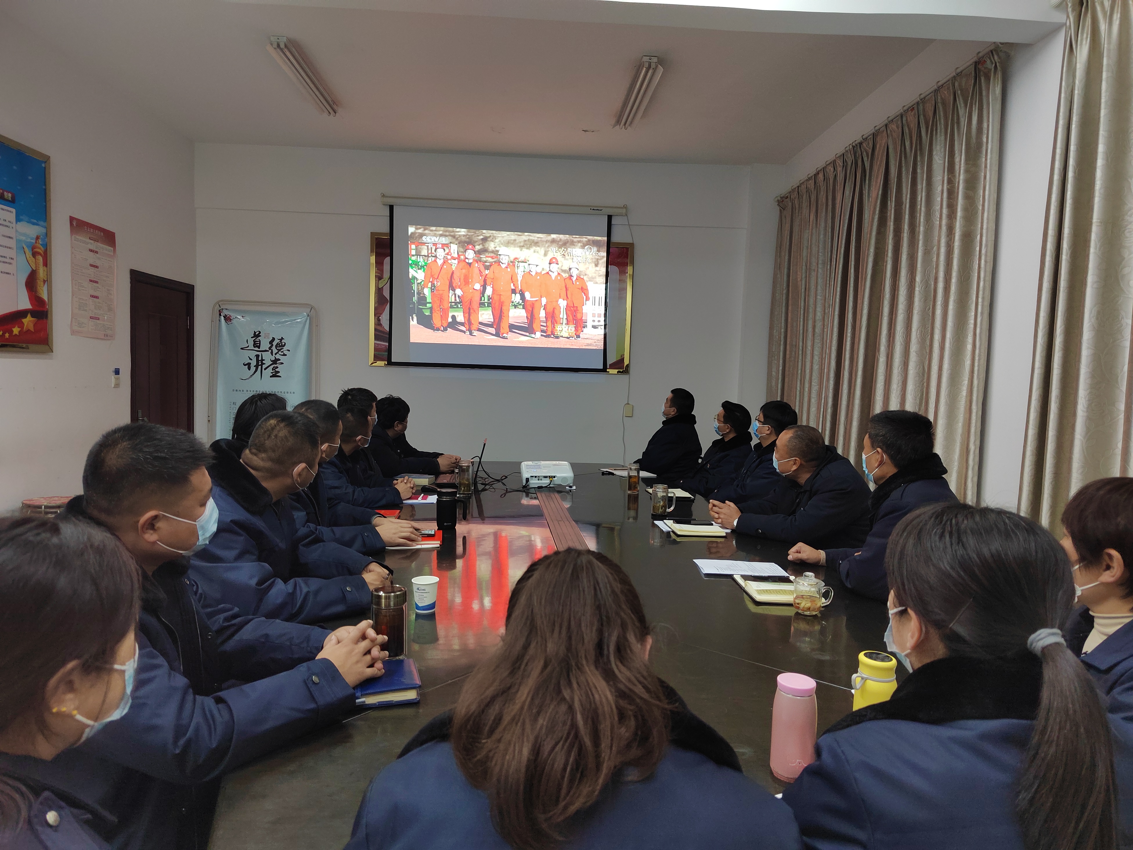 公交集團公交事業(yè)二部組織觀看《平安行·2022》專題節(jié)目