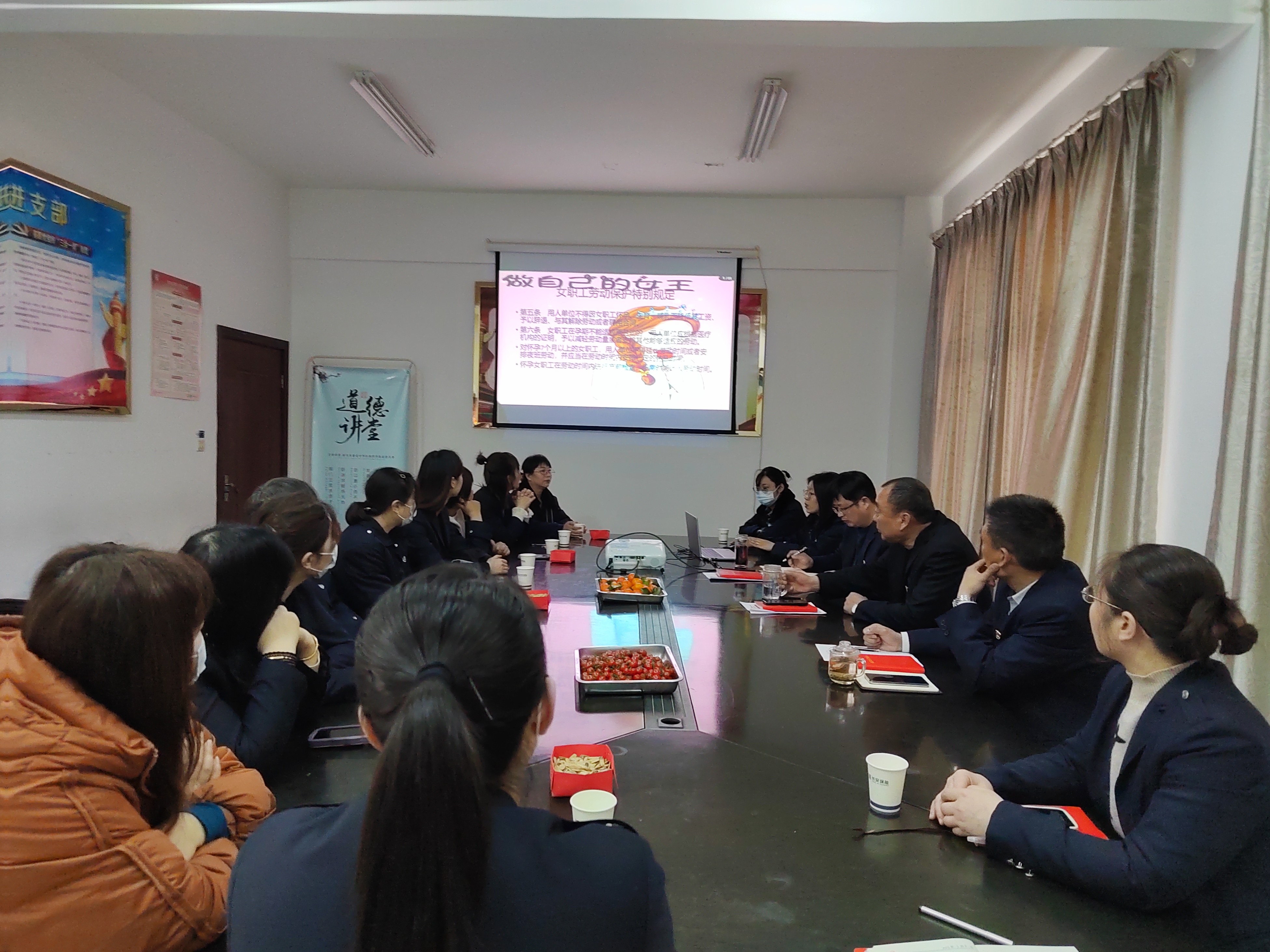 “巾幗綻芳華 砥礪前行 ”公交事業(yè)二部召開三八婦女節(jié)座談會