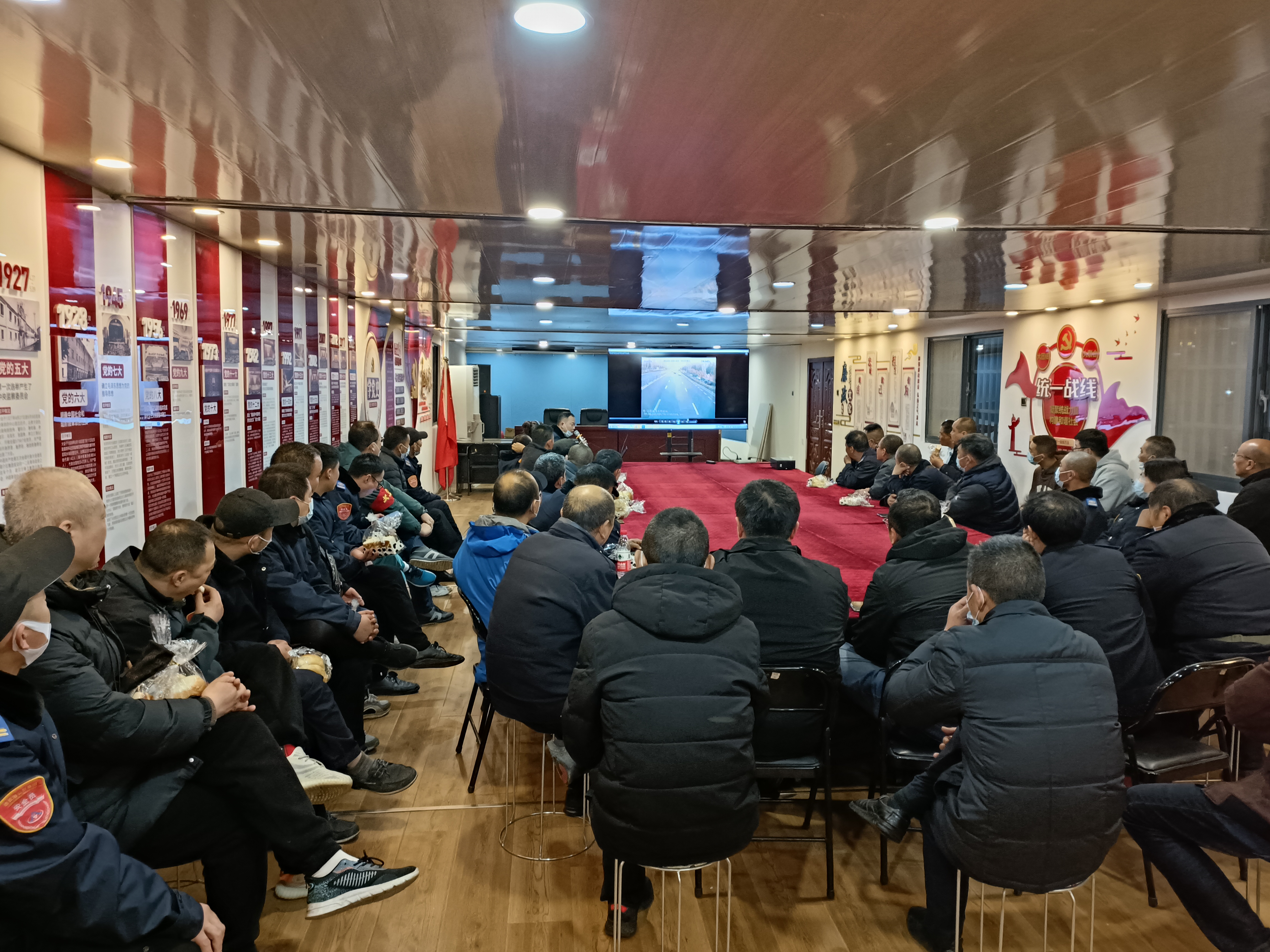 公交集團(tuán)公交事業(yè)一部召開(kāi)春季安全行車(chē)專項(xiàng)培訓(xùn)會(huì)