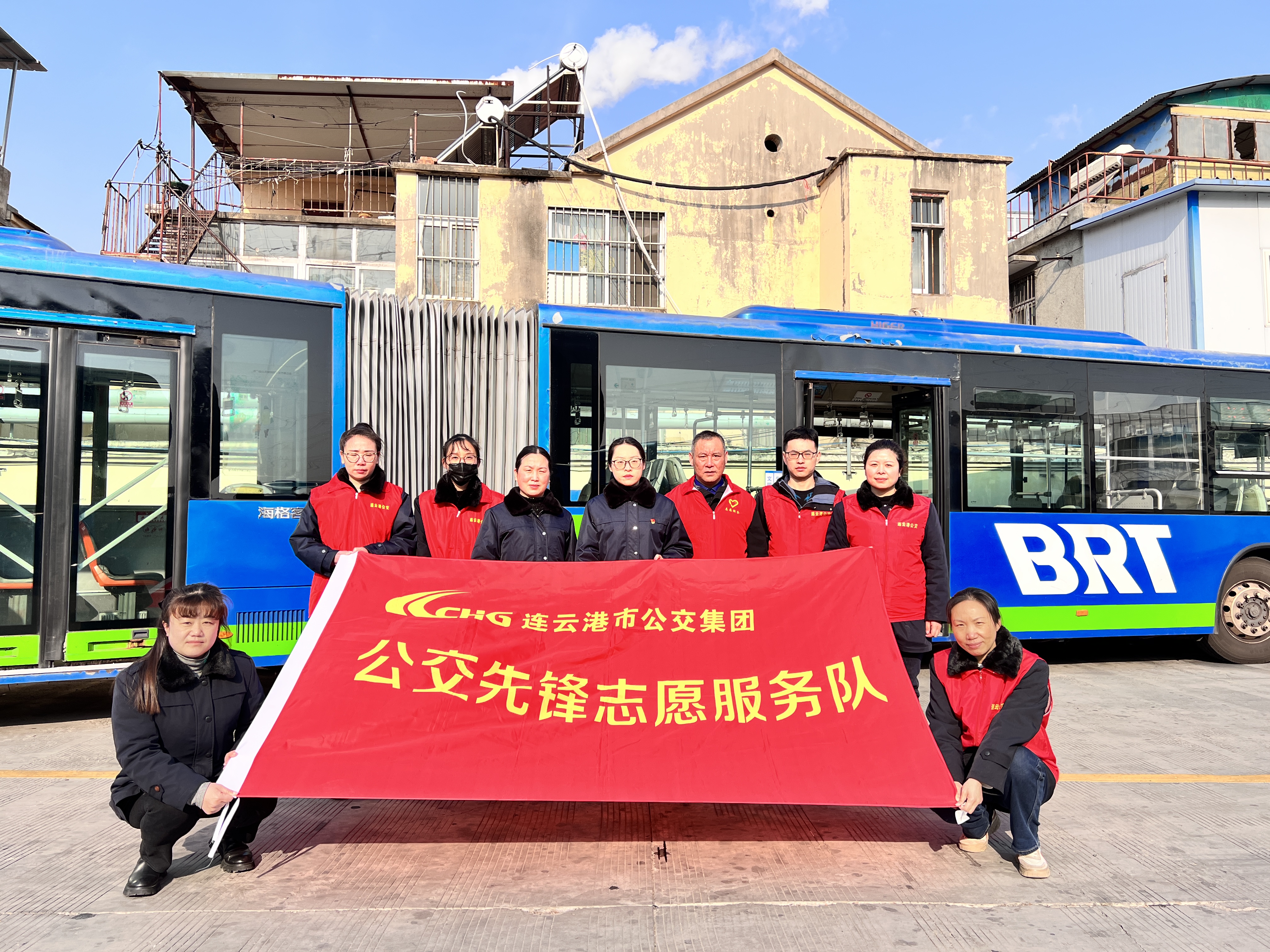 公交集團快速公交事業(yè)部開展“學雷鋒”志愿服務