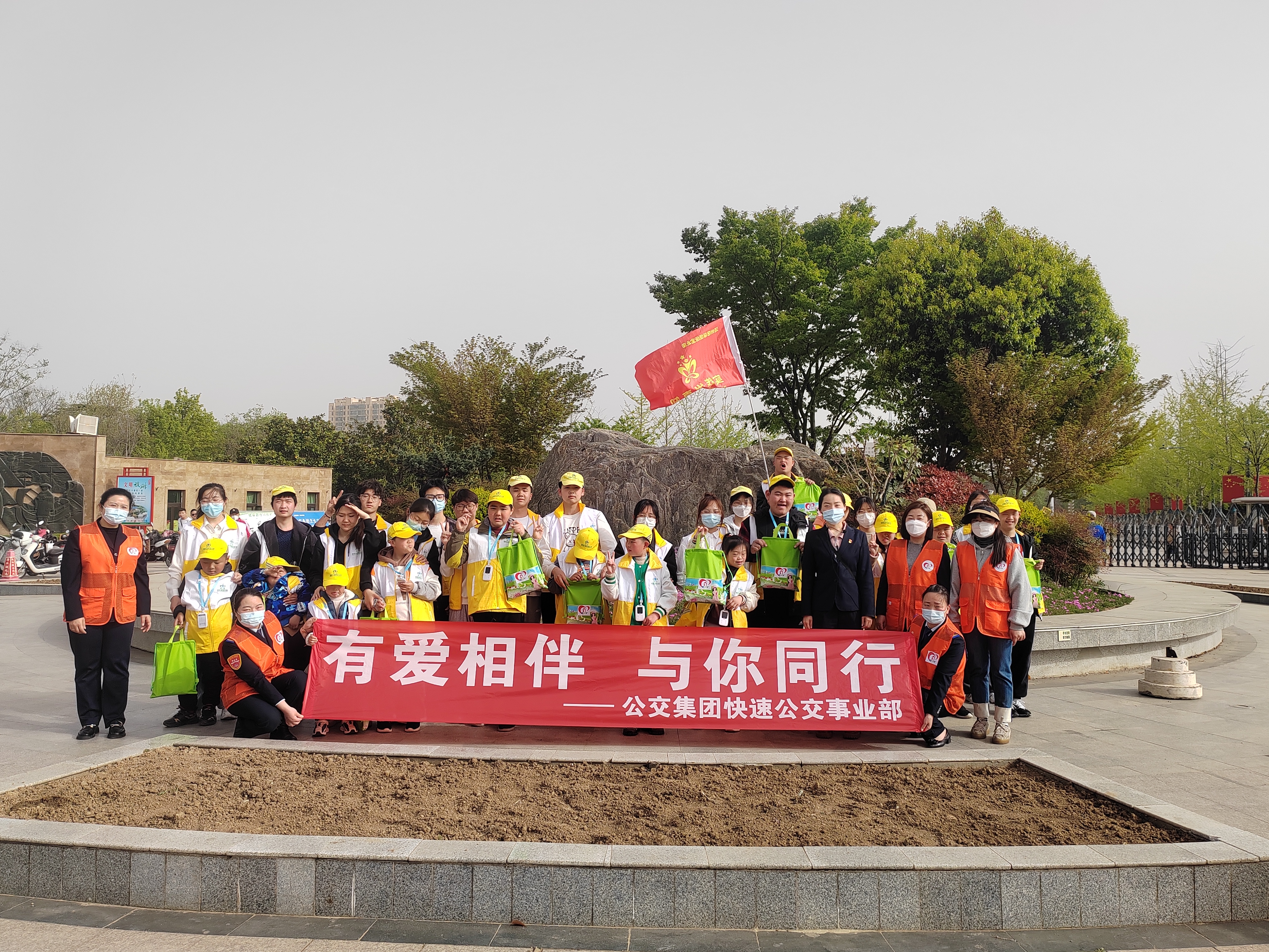 快速公交事業(yè)部開展“有愛相伴，與你同行”馨驛站志愿服務活動