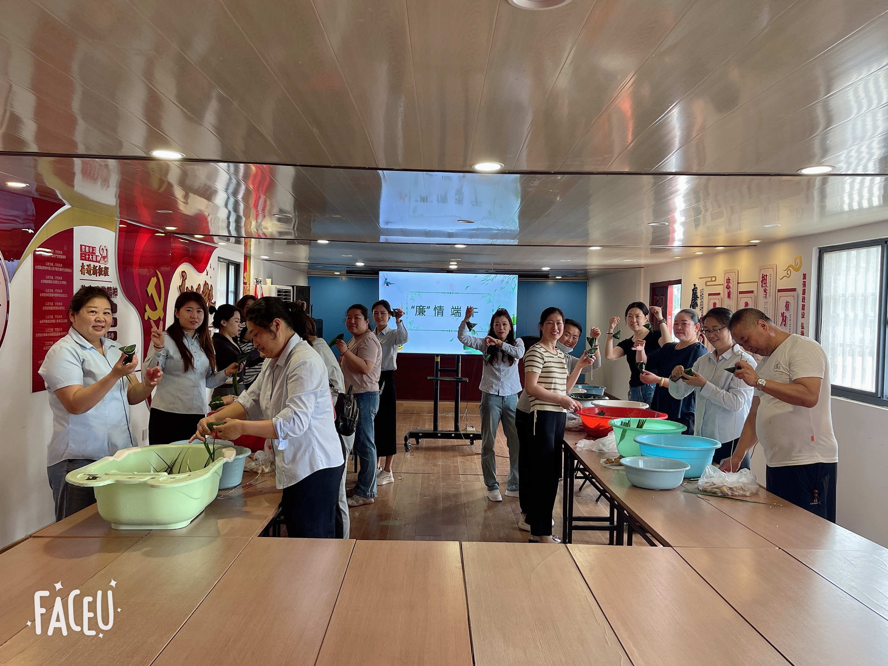 公交集團公交事業(yè)一部“端午佳節(jié)頌清風 巧手香粽傳廉情”活動