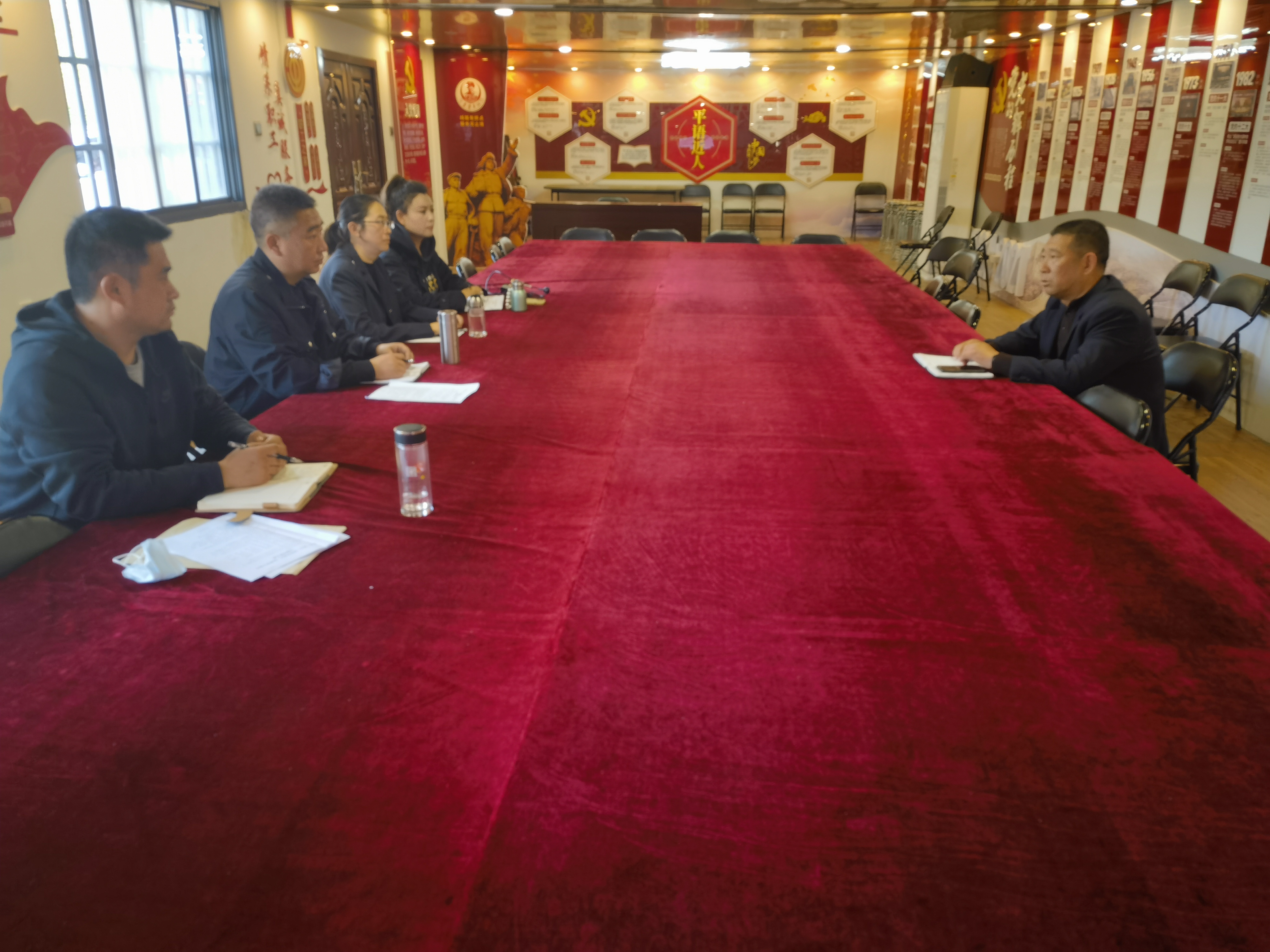 公交集團(tuán)公交事業(yè)一部召開理論中心組專題會(huì)學(xué)習(xí)習(xí)近平：加快構(gòu)建新發(fā)展格局  把握未來發(fā)展主動(dòng)權(quán)