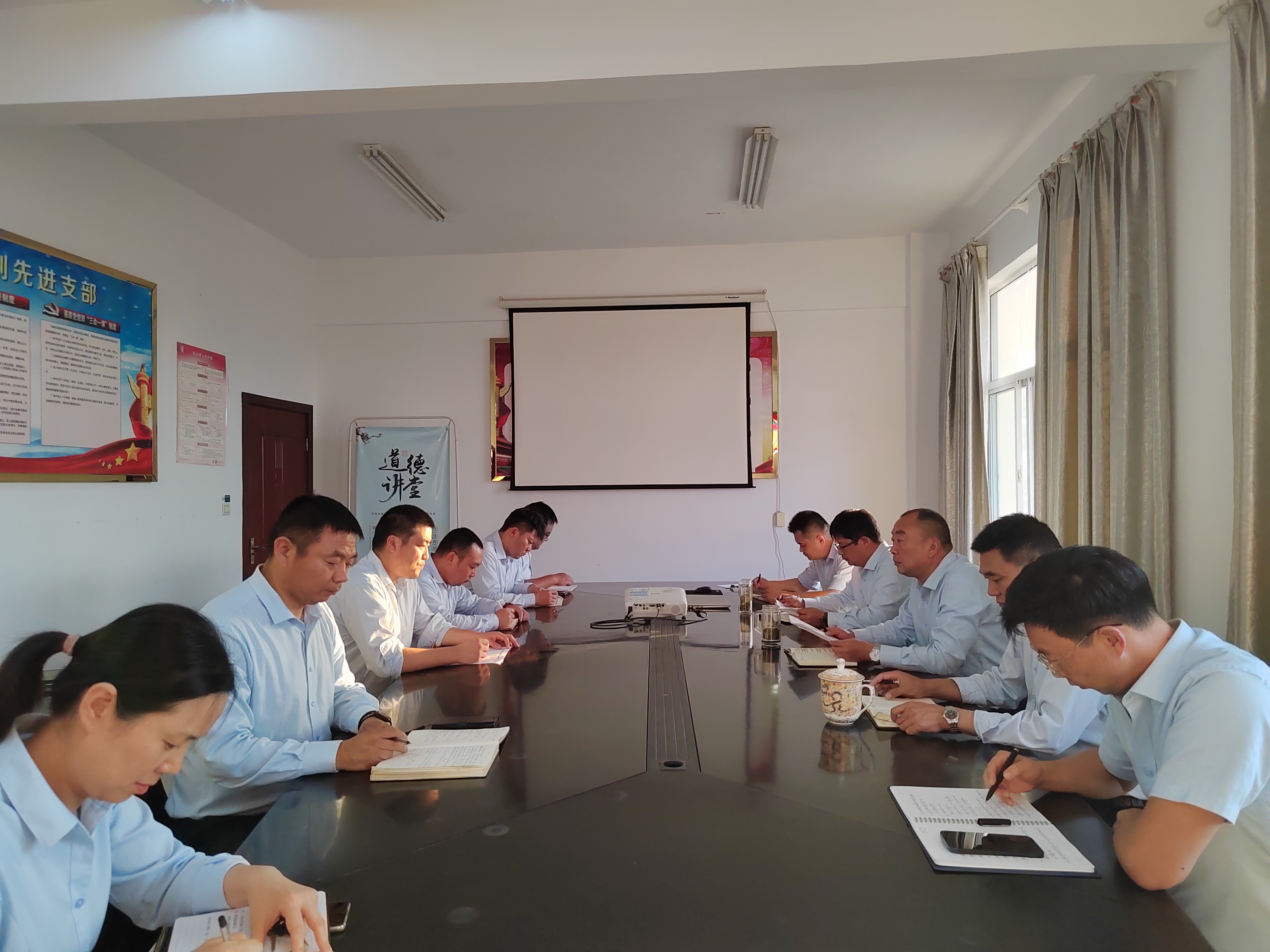 公交集團(tuán)公交事業(yè)二部開展黨員干部談心談話活動(dòng)