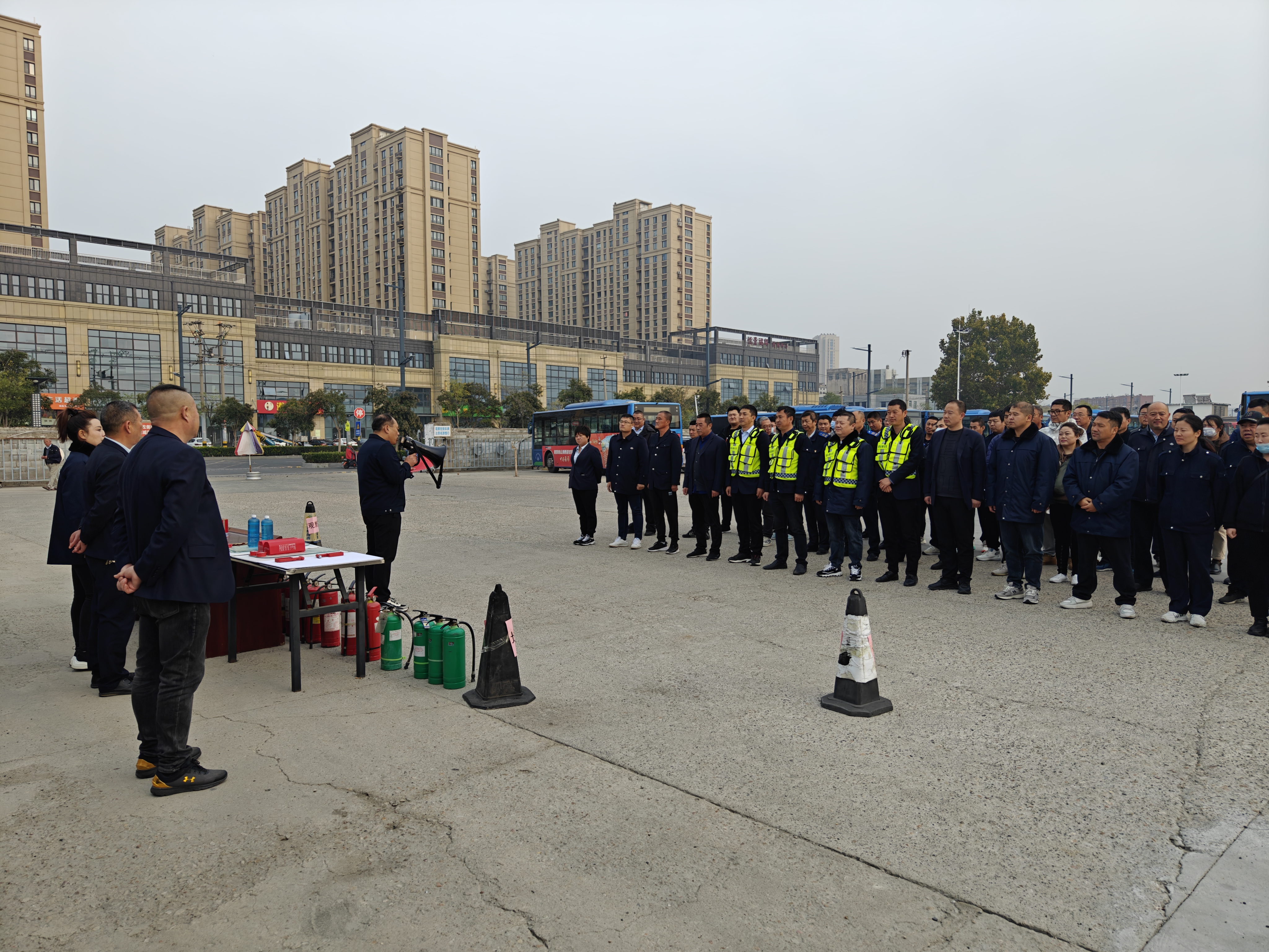 公交集團(tuán)公交事業(yè)一部開展“11.9”安全消防演練活動