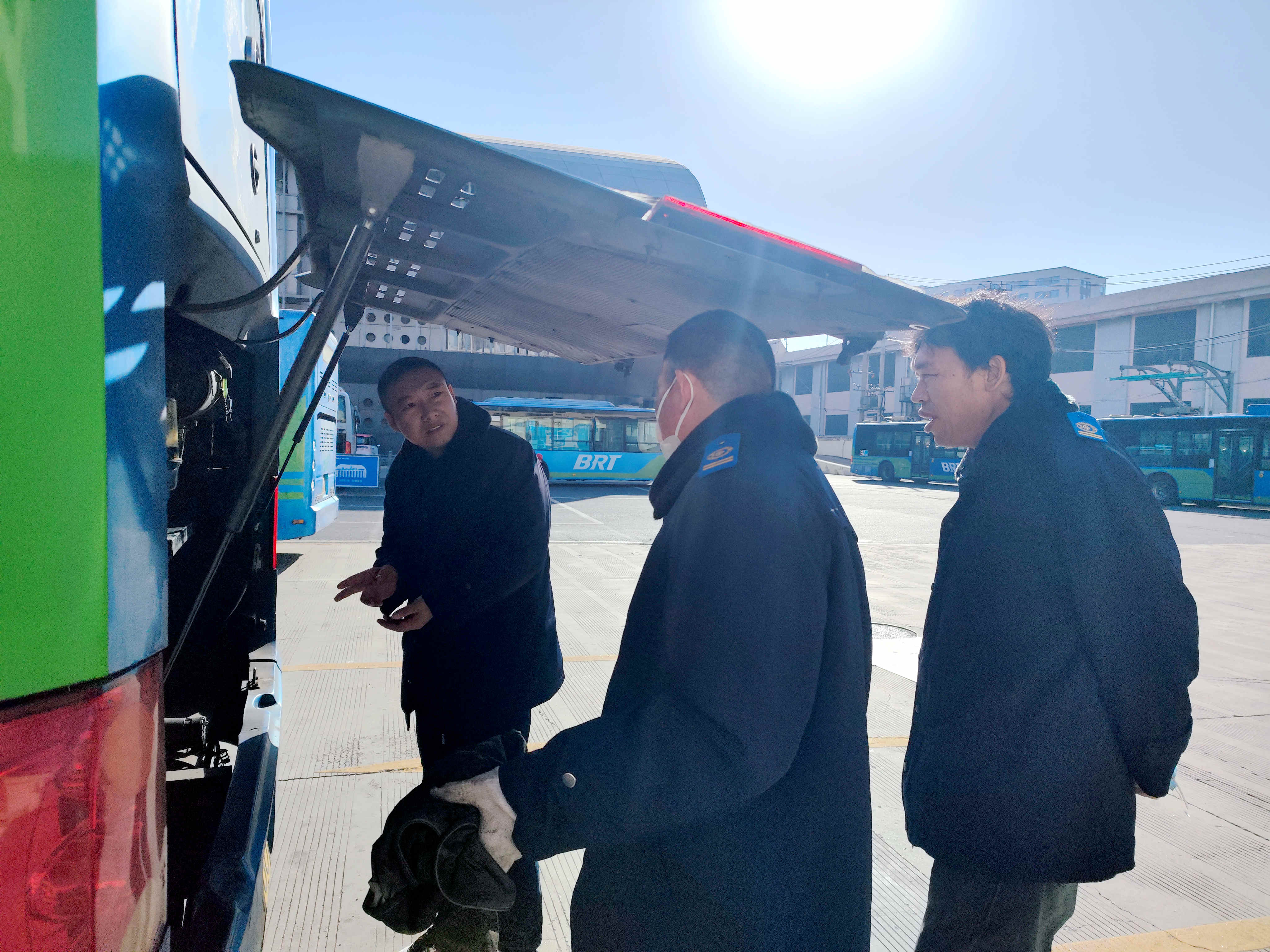 公交集團(tuán)快速公交事業(yè)部開展冬季車輛專項(xiàng)保養(yǎng)工作