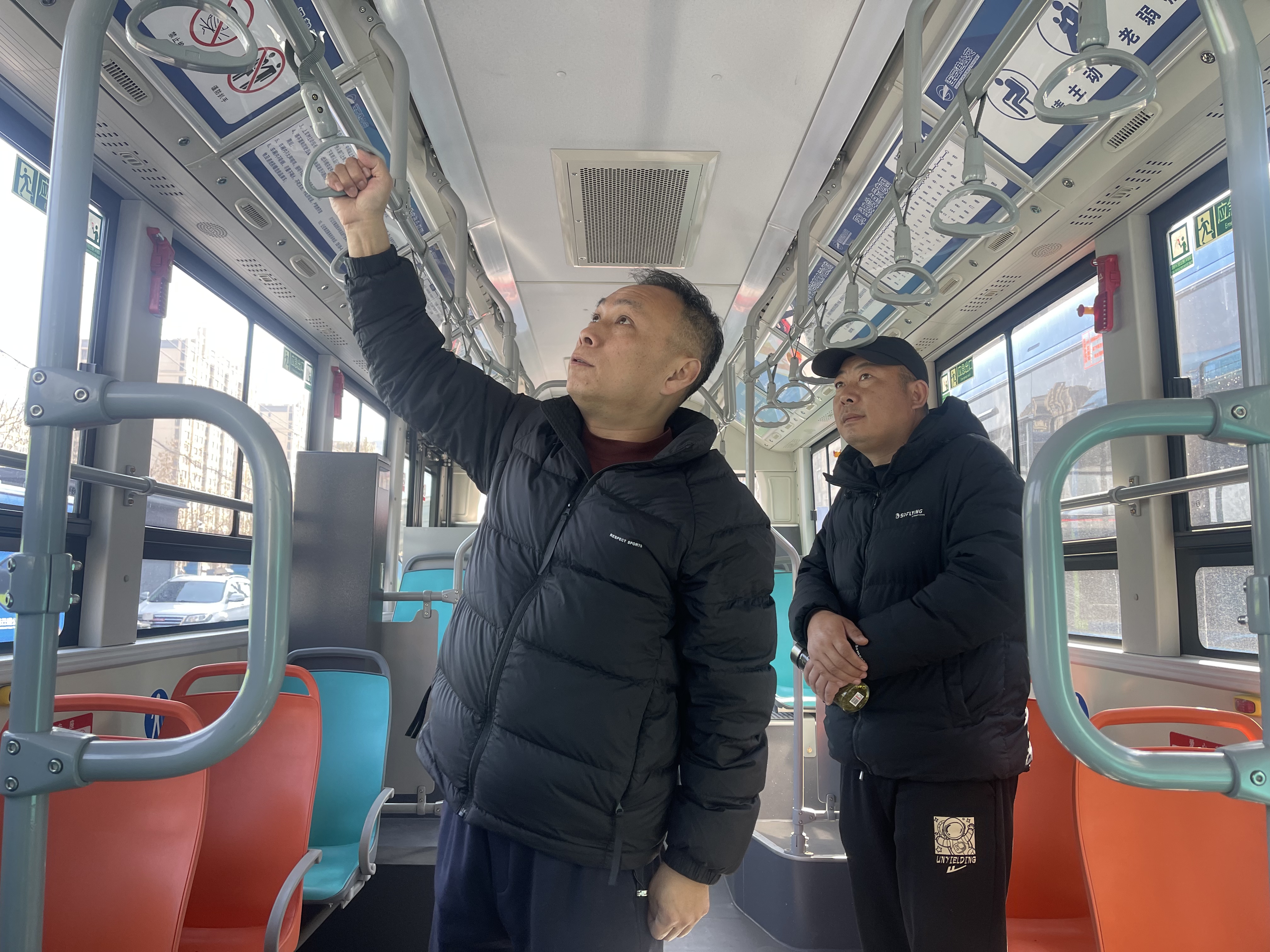 筑牢安全防線 護(hù)航清明出行 ——公交集團(tuán)開展節(jié)前安全大檢查