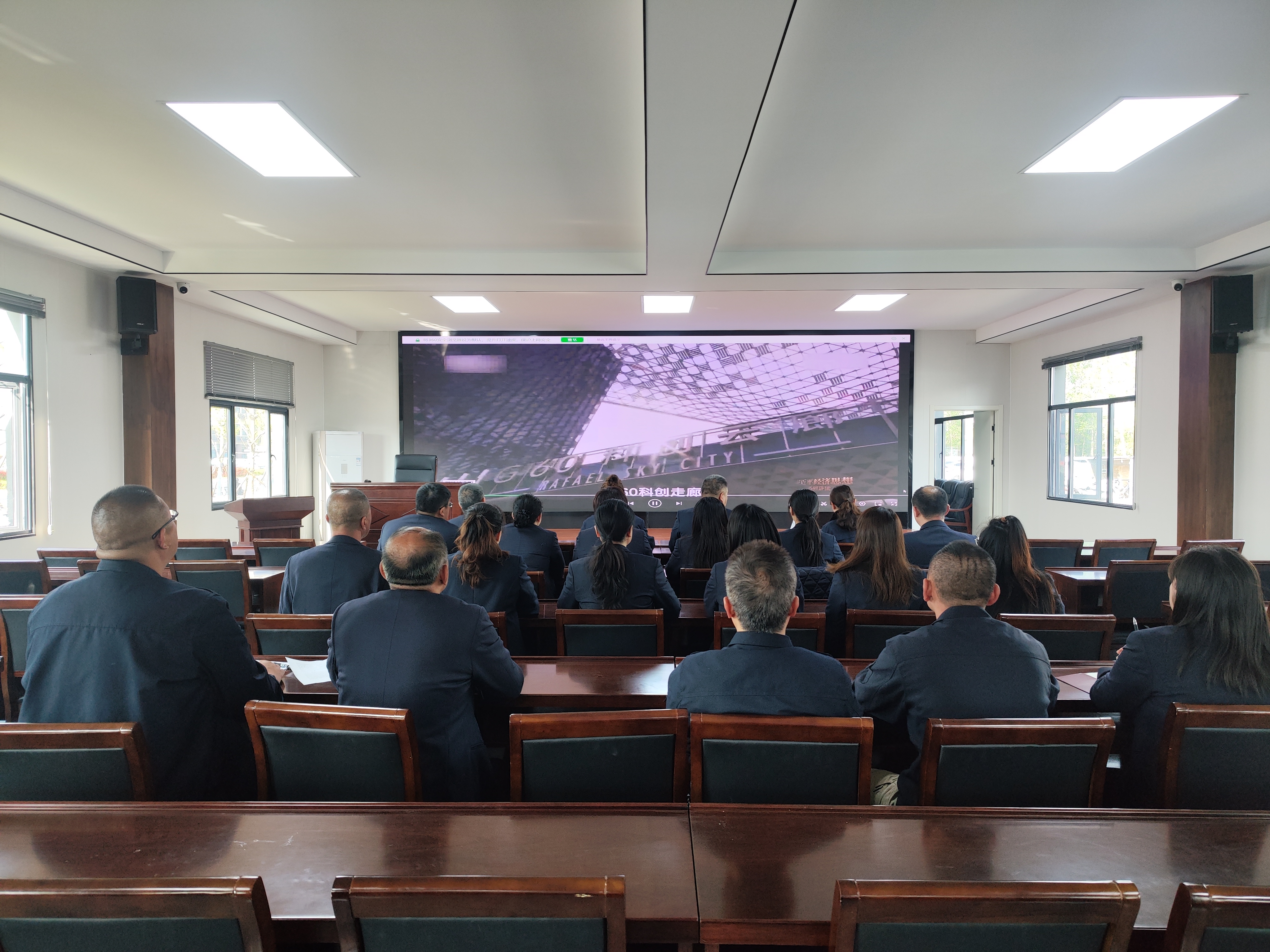 海通公交黨支部開展“黨員固定學(xué)習(xí)日”活動 深入學(xué)習(xí)習(xí)近平經(jīng)濟(jì)思想