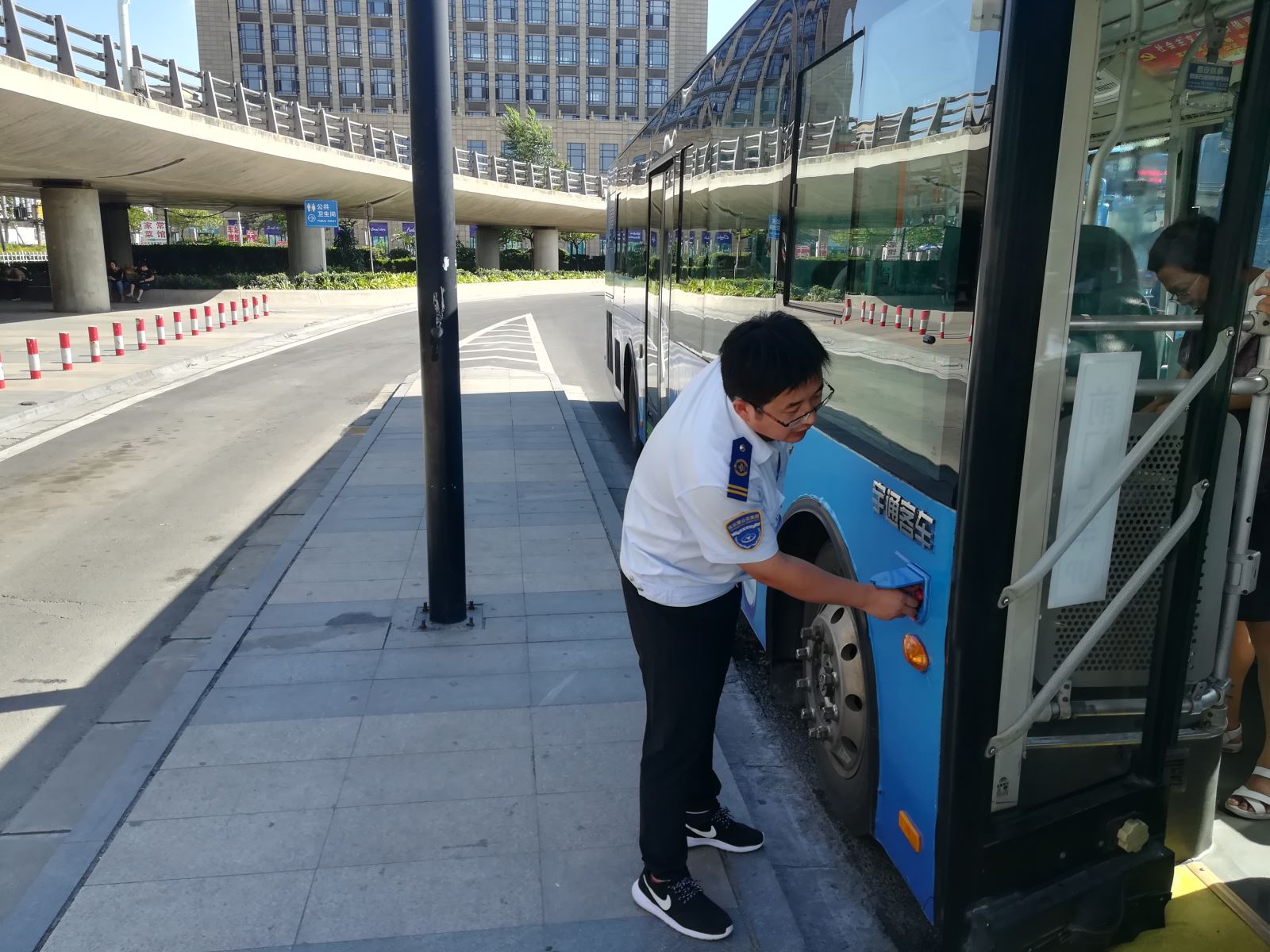 公交集團(tuán)東部公司開展上路上線安全檢查