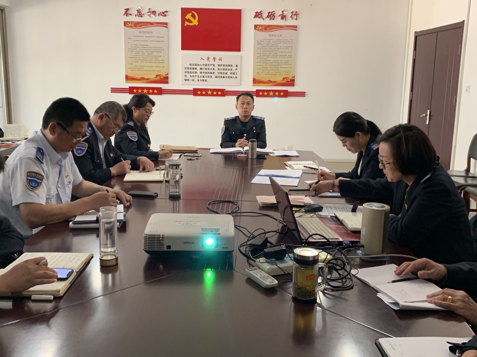 “學(xué)懂黨內(nèi)法規(guī)，建強(qiáng)組織體系”公交集團(tuán)快速公交事業(yè)部開(kāi)展主題黨日活動(dòng)