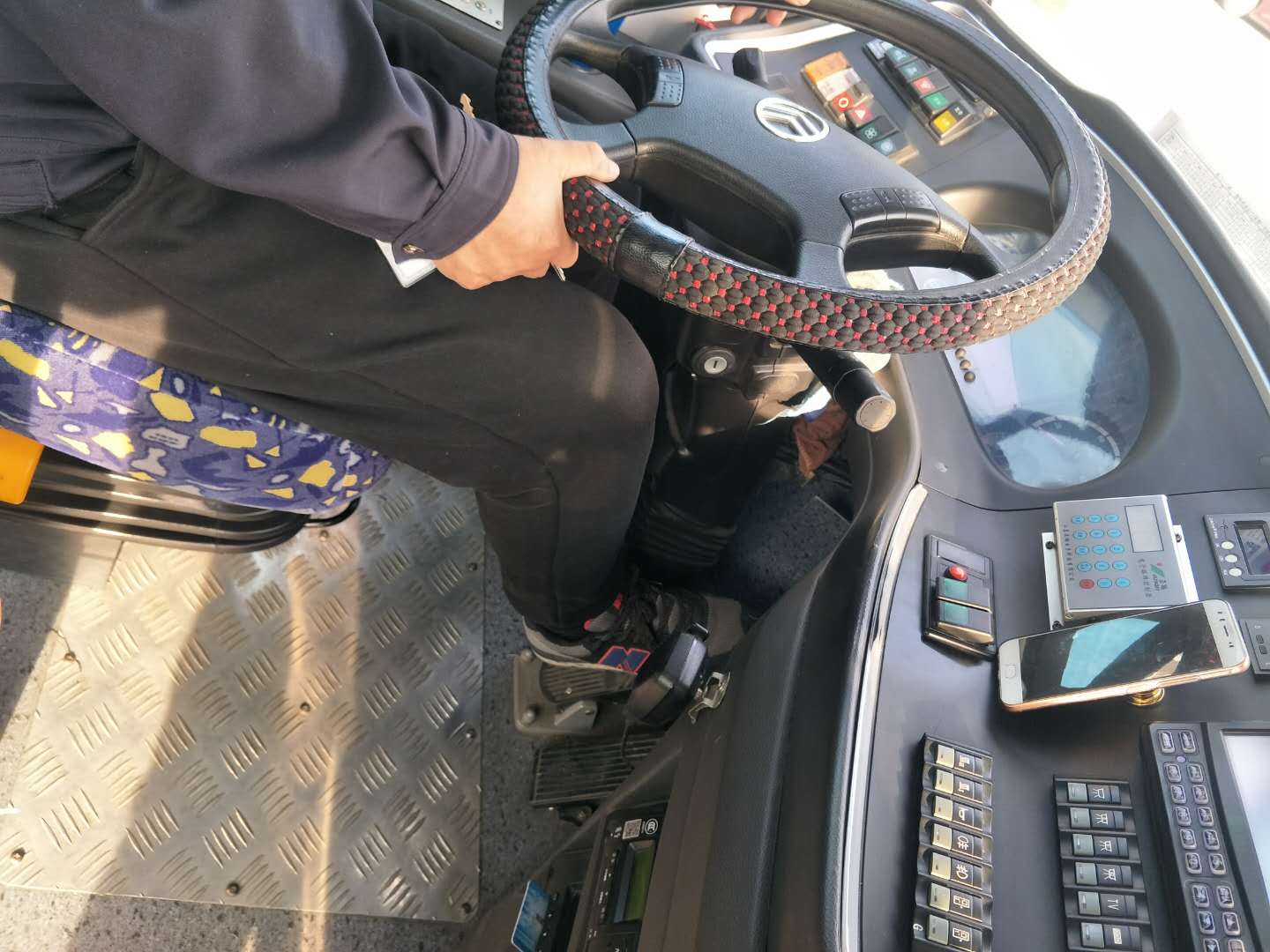 公交車輛純電動車四環(huán)節(jié)電法