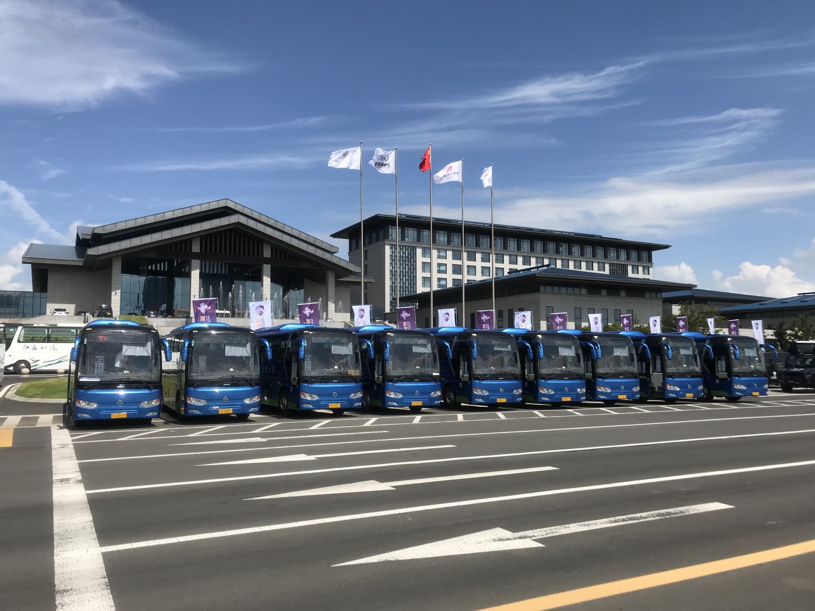 公交集團(tuán)東部公司積極做好農(nóng)洽會運(yùn)輸保障工作