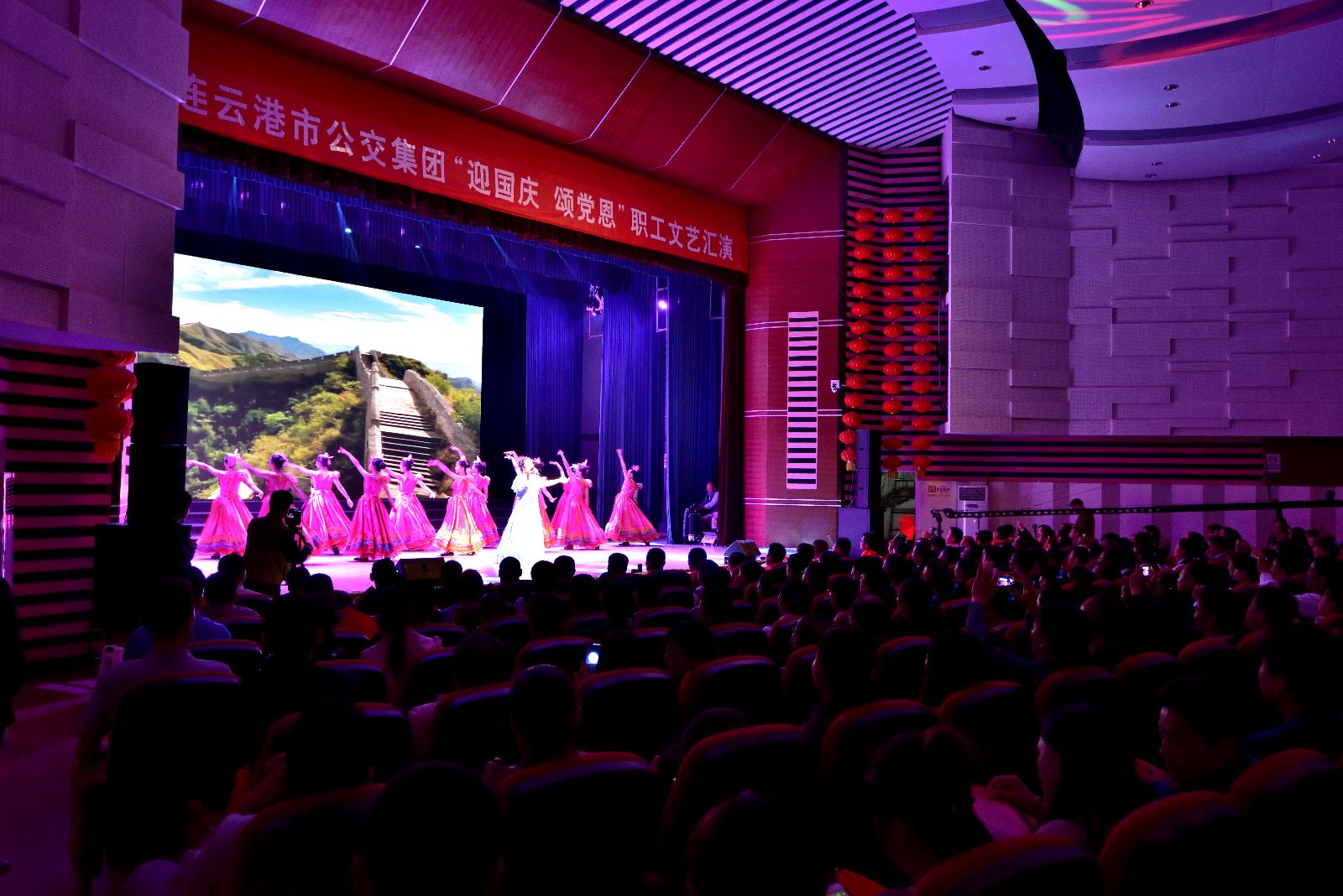 公交集團(tuán)“迎國(guó)慶、頌黨恩”職工文藝匯演取得圓滿成功