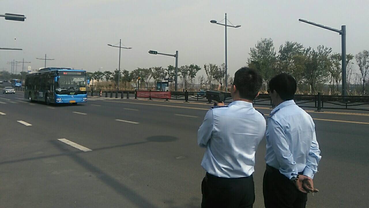 公交快速公司嚴(yán)把駕駛員酒駕關(guān)和超速關(guān)為五一長(zhǎng)假提供安全保障