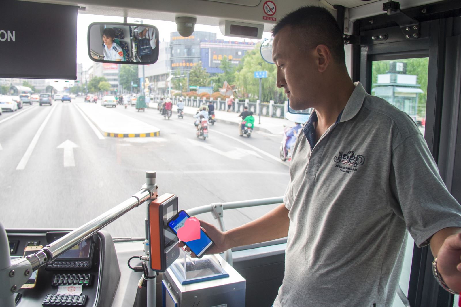 福利！在港城坐公交可以刷支付寶啦！