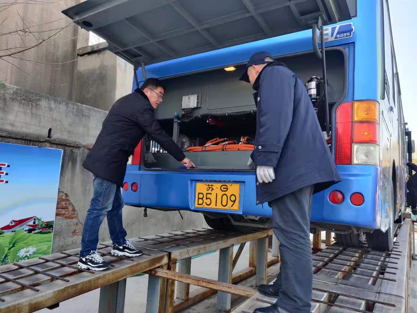 公交集團(tuán)公交事業(yè)一部開(kāi)展車(chē)輛安全機(jī)務(wù)隱患大排查活動(dòng)