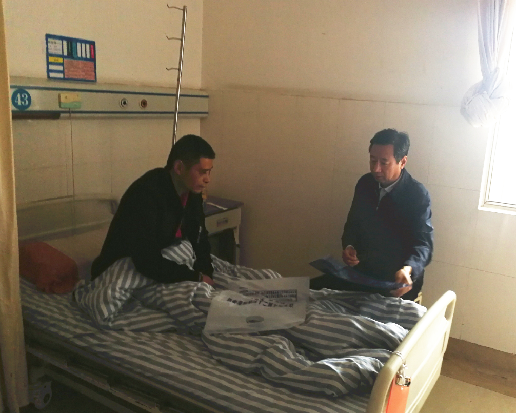 公交集團(tuán)黨委書記、總經(jīng)理劉佃華慰問受傷駕駛員