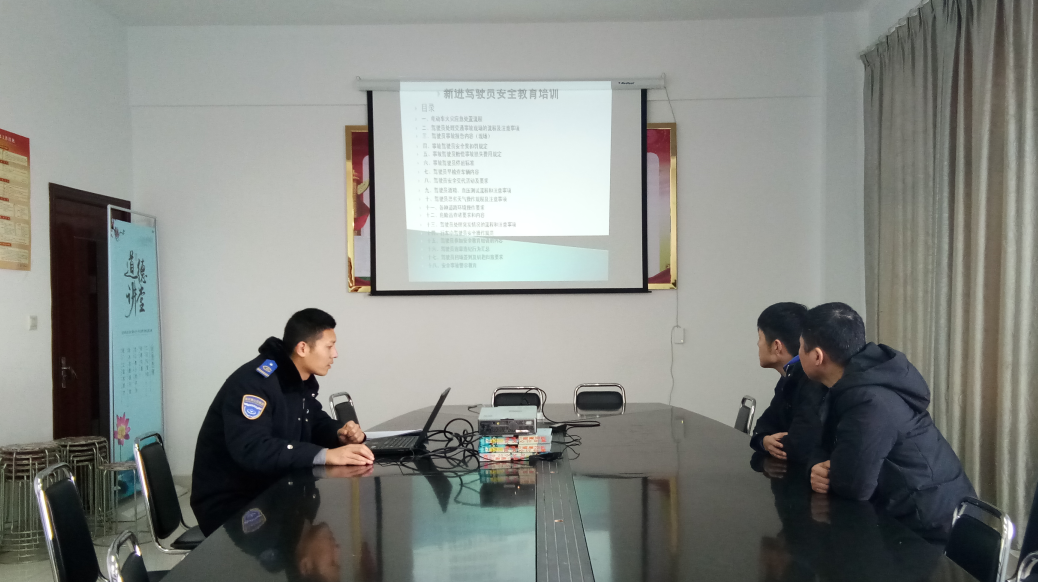 公交集團(tuán)公交事業(yè)二部持續(xù)做好新入駕駛員崗前培訓(xùn)工作