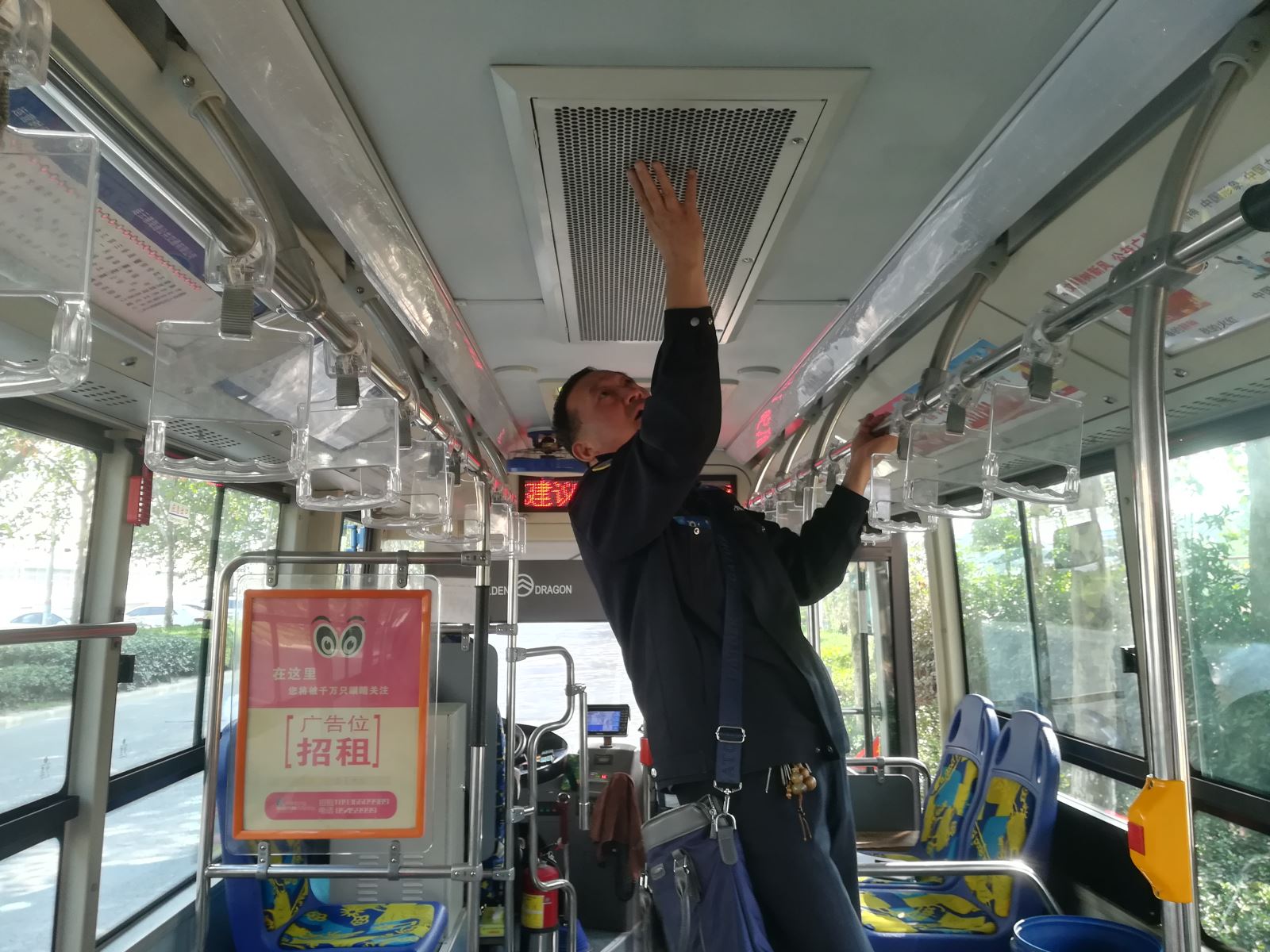 公交集團海通公交公司開展“安全上路”專項檢查確保城市公交優(yōu)質(zhì)平安