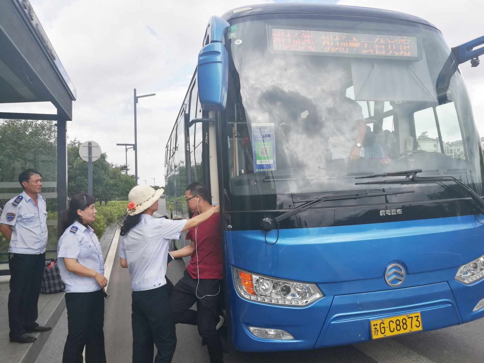 公交集團(tuán)佳連公司開展機(jī)場(chǎng)專線專項(xiàng)檢查