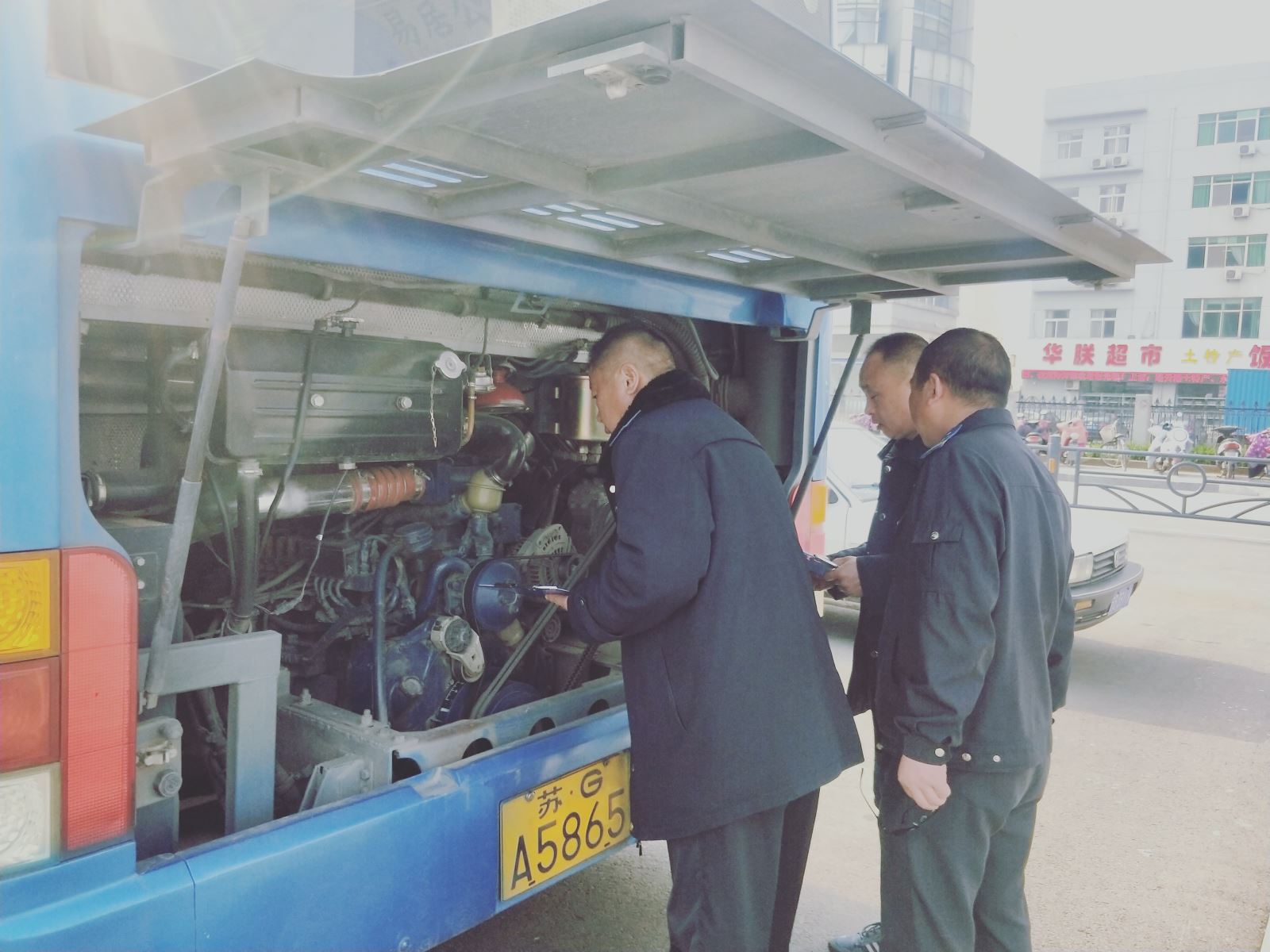 公交集團(tuán)公交事業(yè)一部開(kāi)展上路上線檢查消除安全隱患