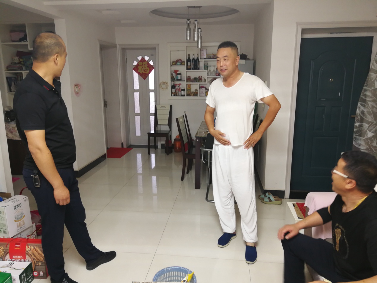 公交集團(tuán)海通公交公司慰問119路生病駕駛員萬發(fā)文