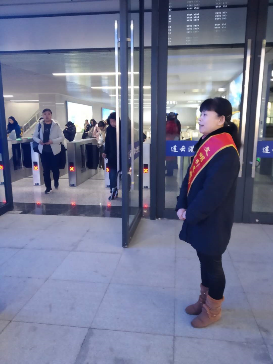 公交集團(tuán)組織開展公交出行文明導(dǎo)乘服務(wù)活動