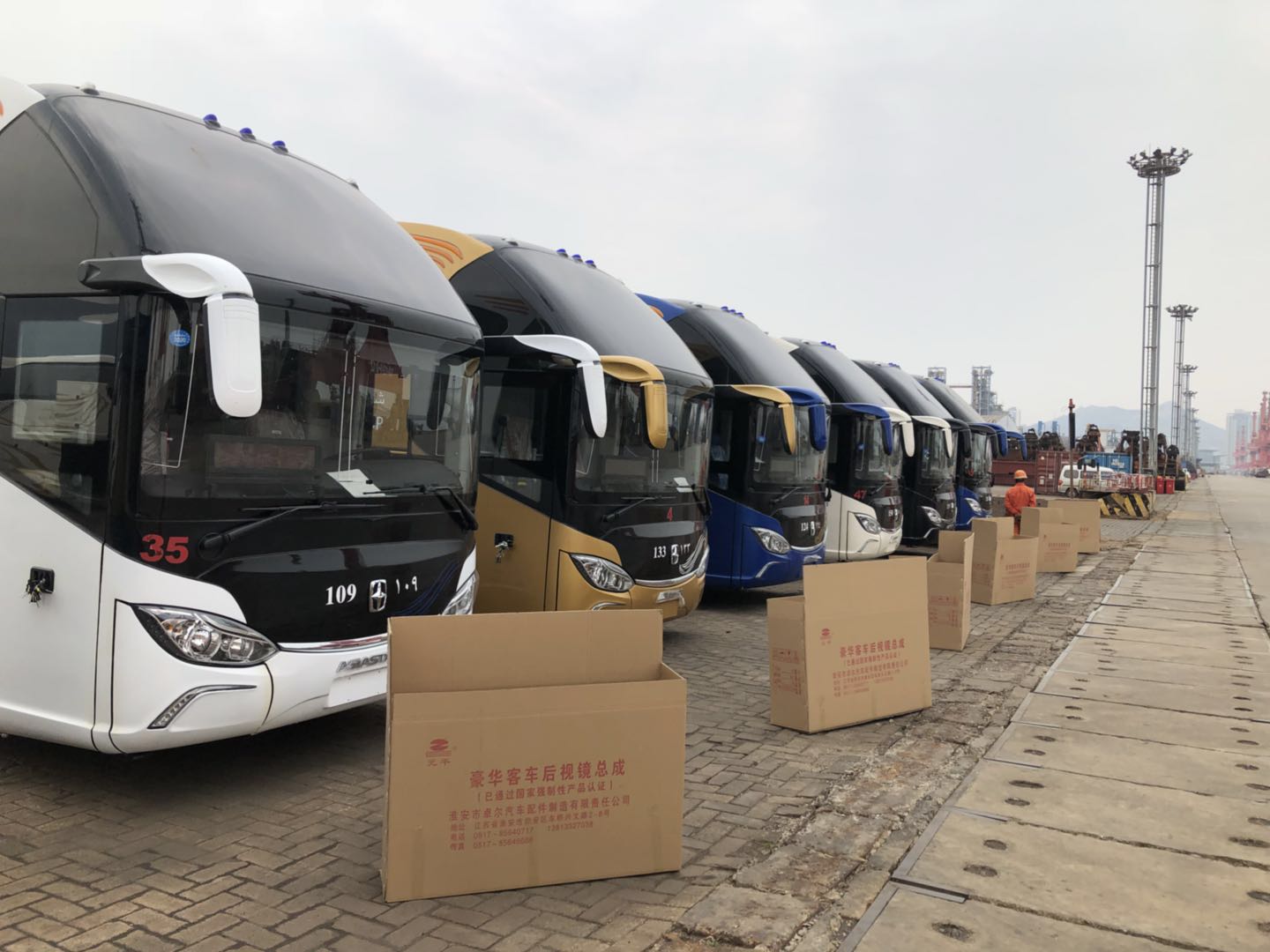 公交機(jī)務(wù)技術(shù)事業(yè)部齊心協(xié)力圓滿完成港口車輛出口任務(wù)