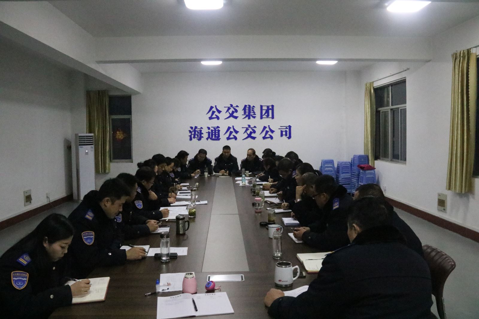 公交集團(tuán)公交事業(yè)一部全面推行“六轉(zhuǎn)”服務(wù)工作法  助推扁平化改革促成效