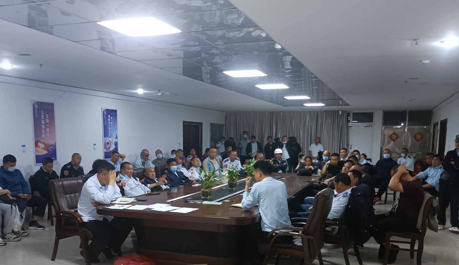 公交集團快速公交事業(yè)部召開駕駛員安全會議