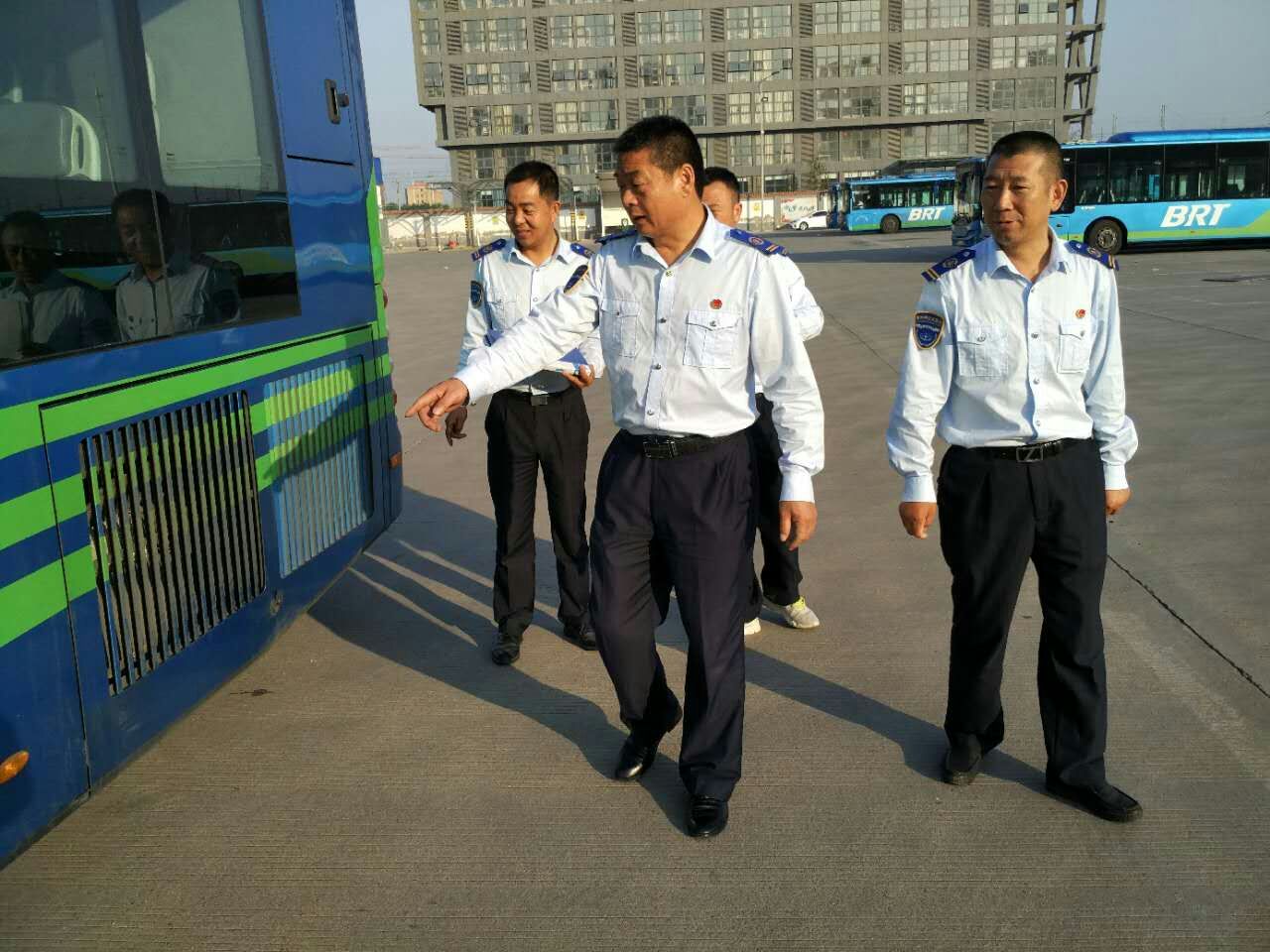 公交快速公司開展安全大檢查為勞動(dòng)競(jìng)賽和百日專項(xiàng)行動(dòng)提供安全保障