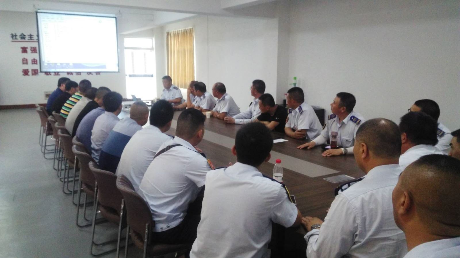 公交集團(tuán)公交事業(yè)一部開展駕駛員每周一講安全知識(shí)專題教育培訓(xùn)