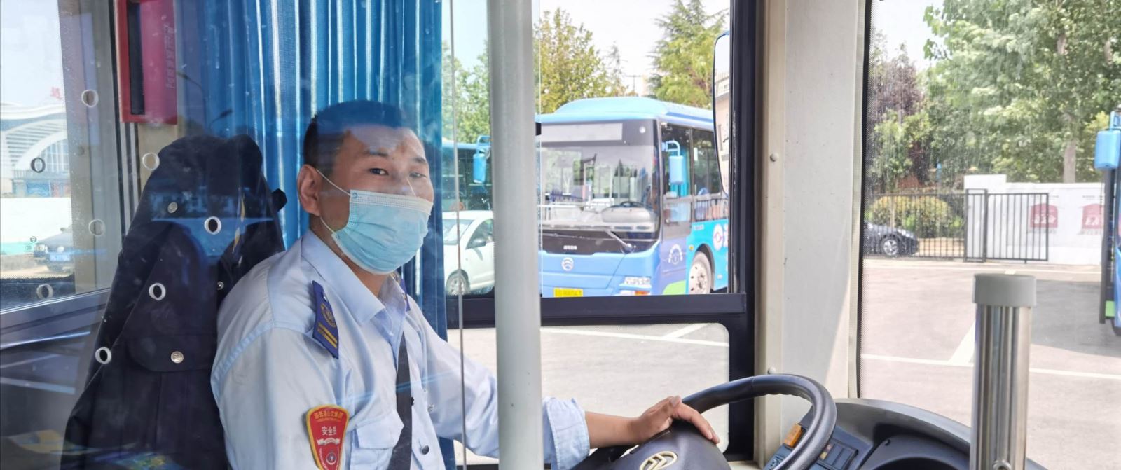 公交集團公交事業(yè)一部 11路駕駛員楊波拾金不昧受表揚