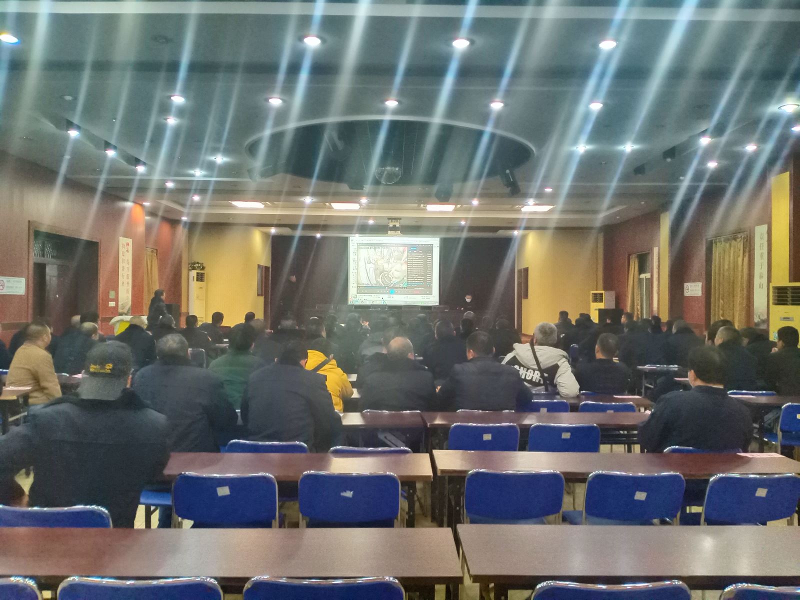 公交集團(tuán)公交事業(yè)一部召開(kāi)駕駛員安全教育培訓(xùn)會(huì)