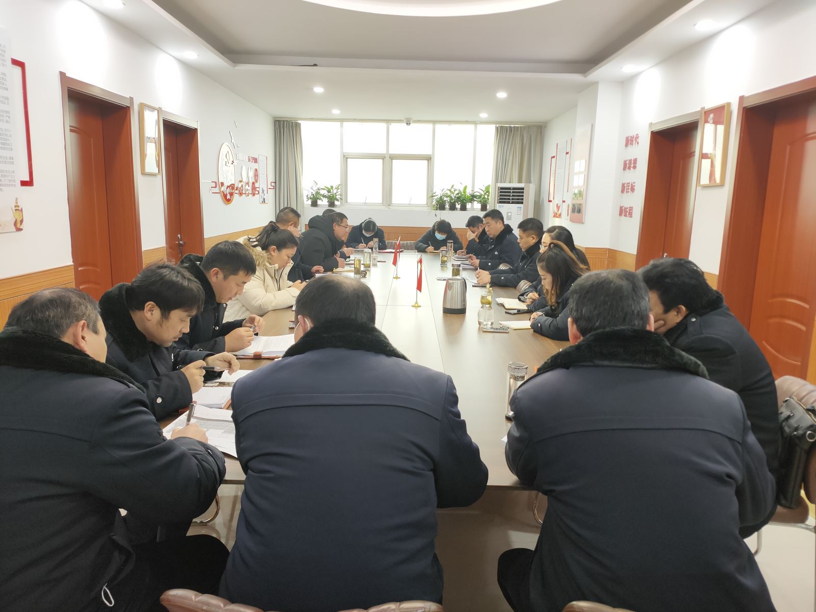 公交集團(tuán)公交事業(yè)一部召開(kāi)惡劣天氣應(yīng)急預(yù)案啟動(dòng)總結(jié)分析會(huì)