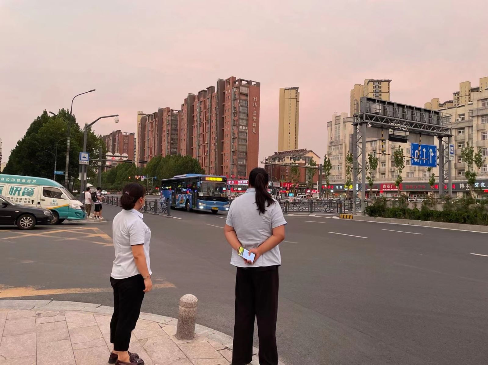 公交集團(tuán)公交事業(yè)一部 開(kāi)展線路點(diǎn)位暗查  規(guī)范運(yùn)營(yíng)秩序