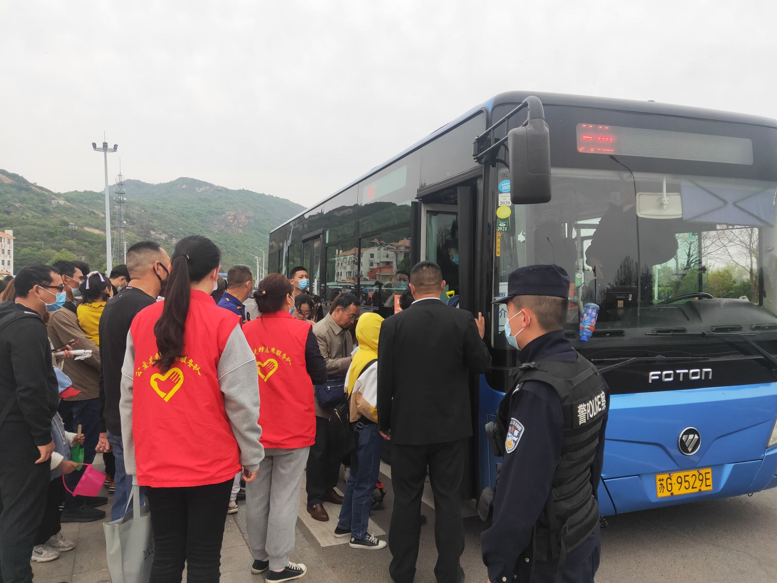 勞動節(jié)，公交志愿服務(wù)不停歇