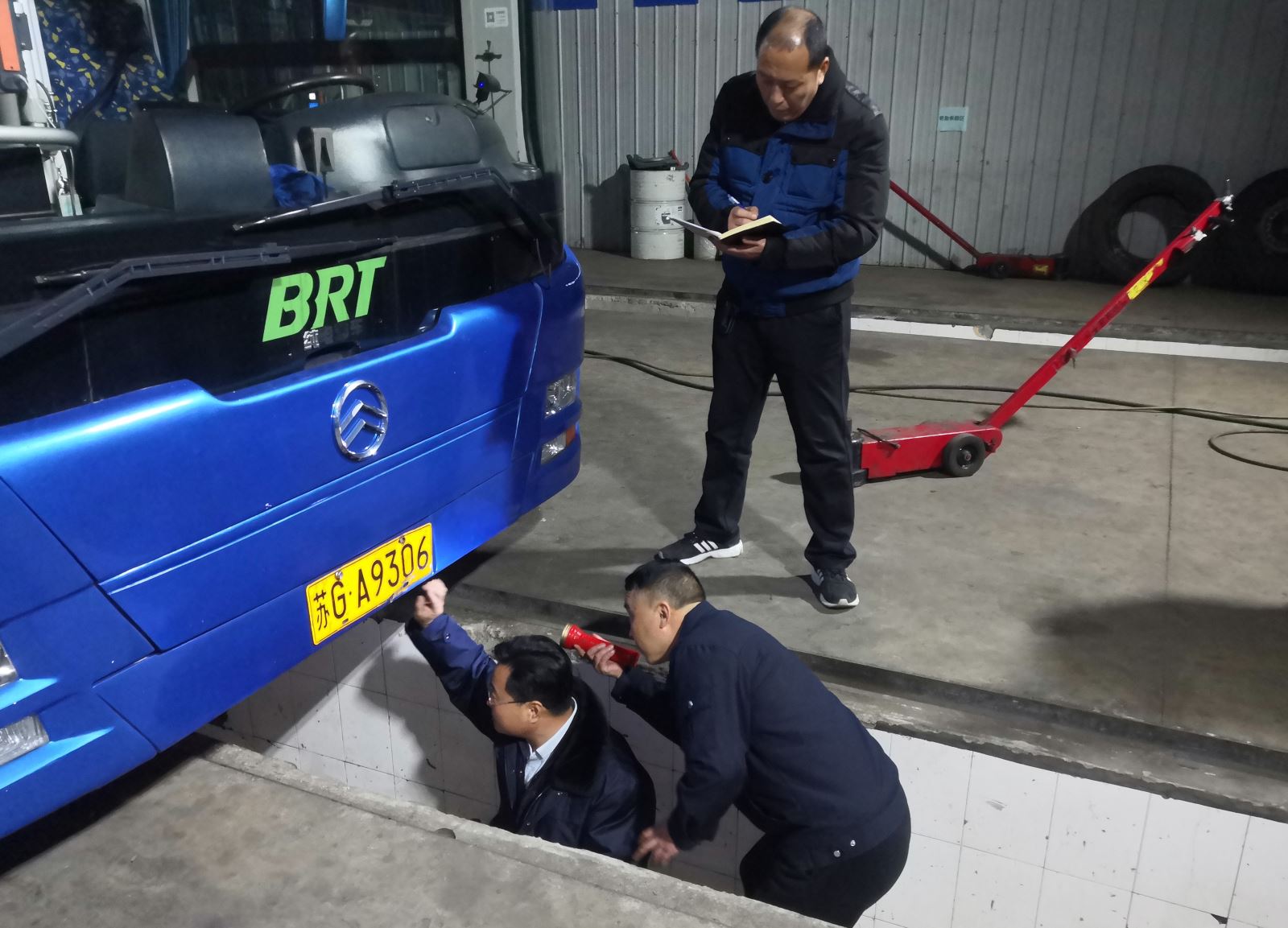 公交集團快速公交事業(yè)部展機務(wù)專項大檢查工作