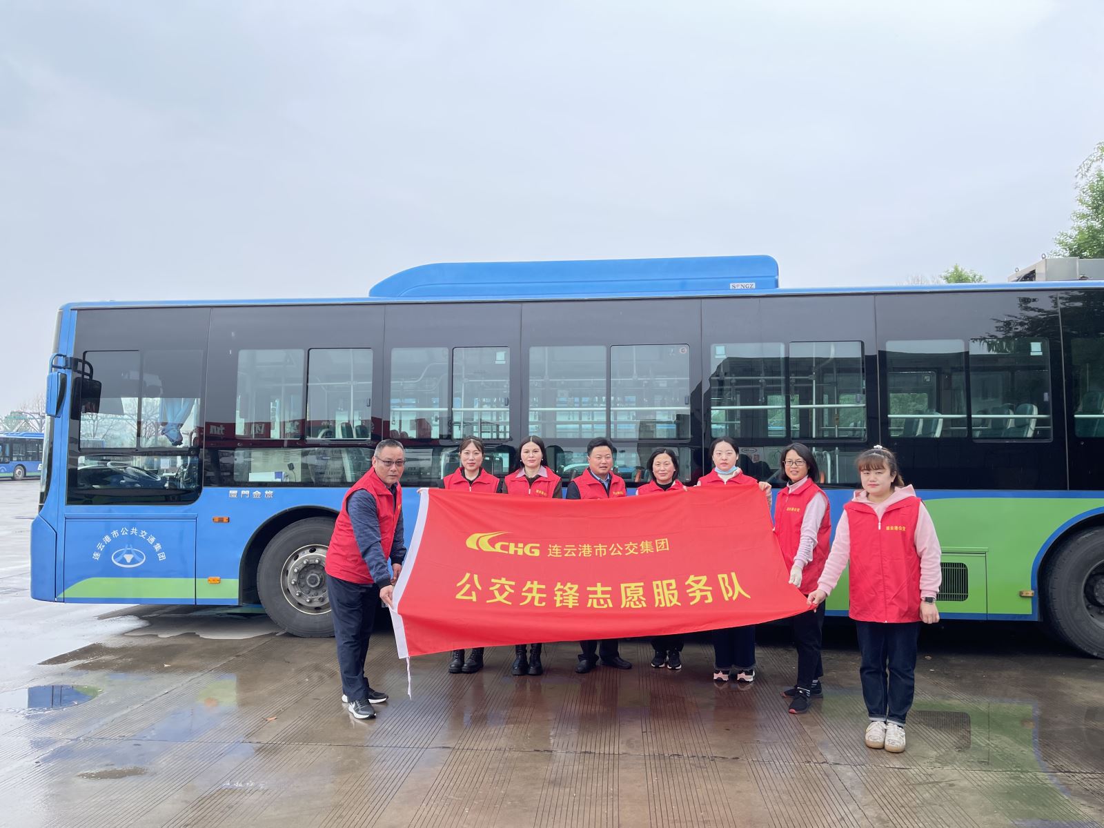 “弘揚(yáng)勞模精神，立足崗位做貢獻(xiàn)” 快速公交事業(yè)部開展志愿活動