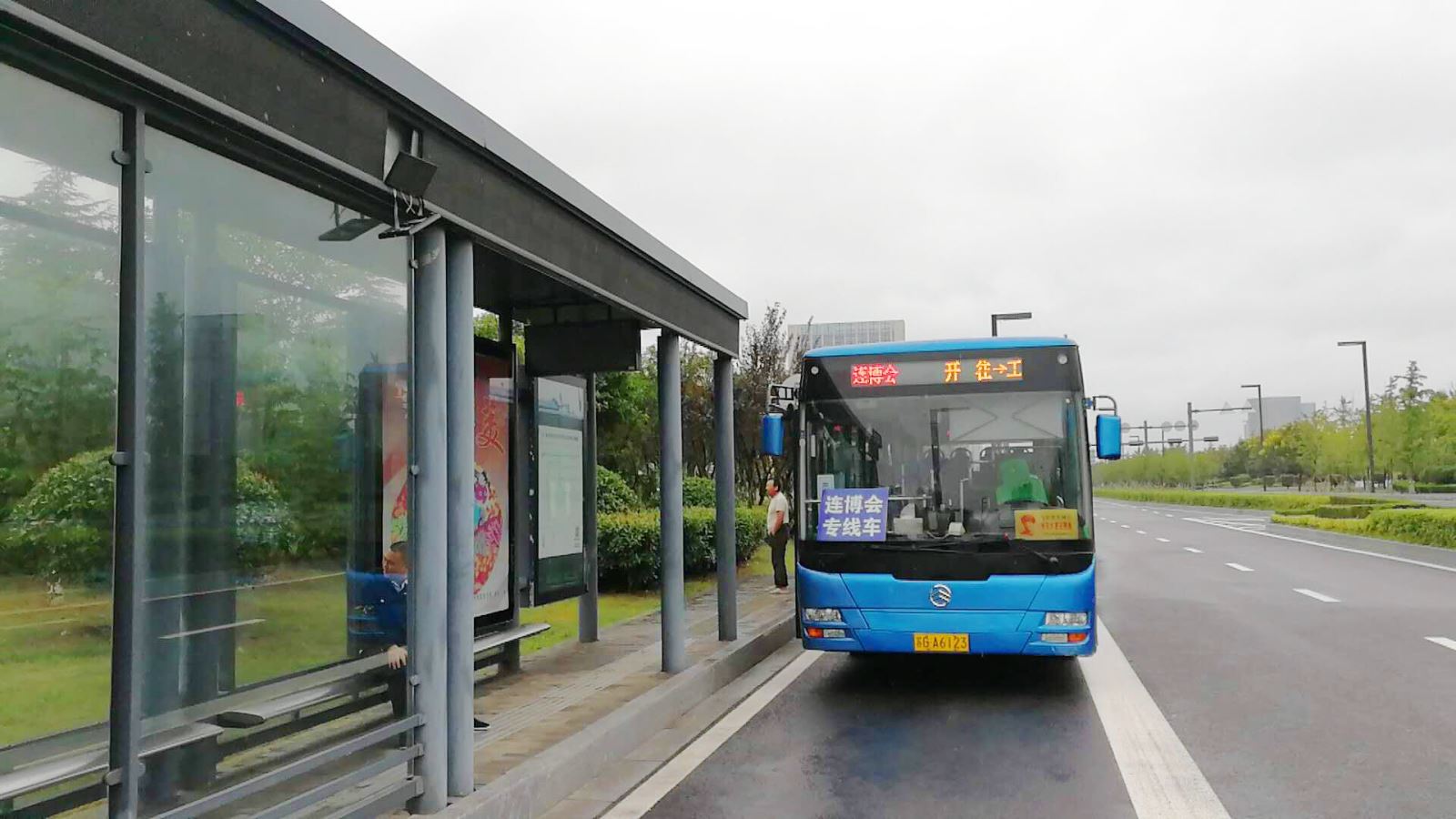 2019年“連博會”期間，公交集團開辟2條公交直達專線、調(diào)整6條常規(guī)公交線路保障市民安全便捷出行