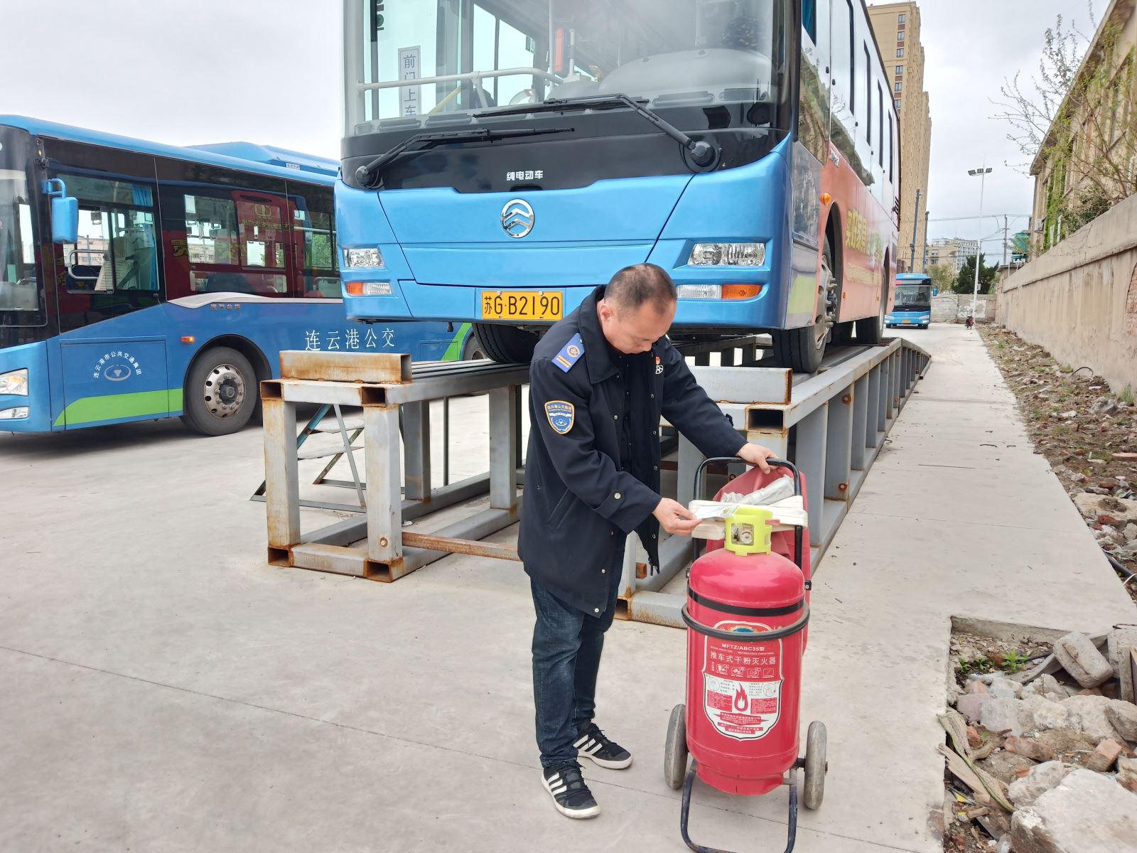公交集團公交事業(yè)一部多舉措做好春季安全防火工作