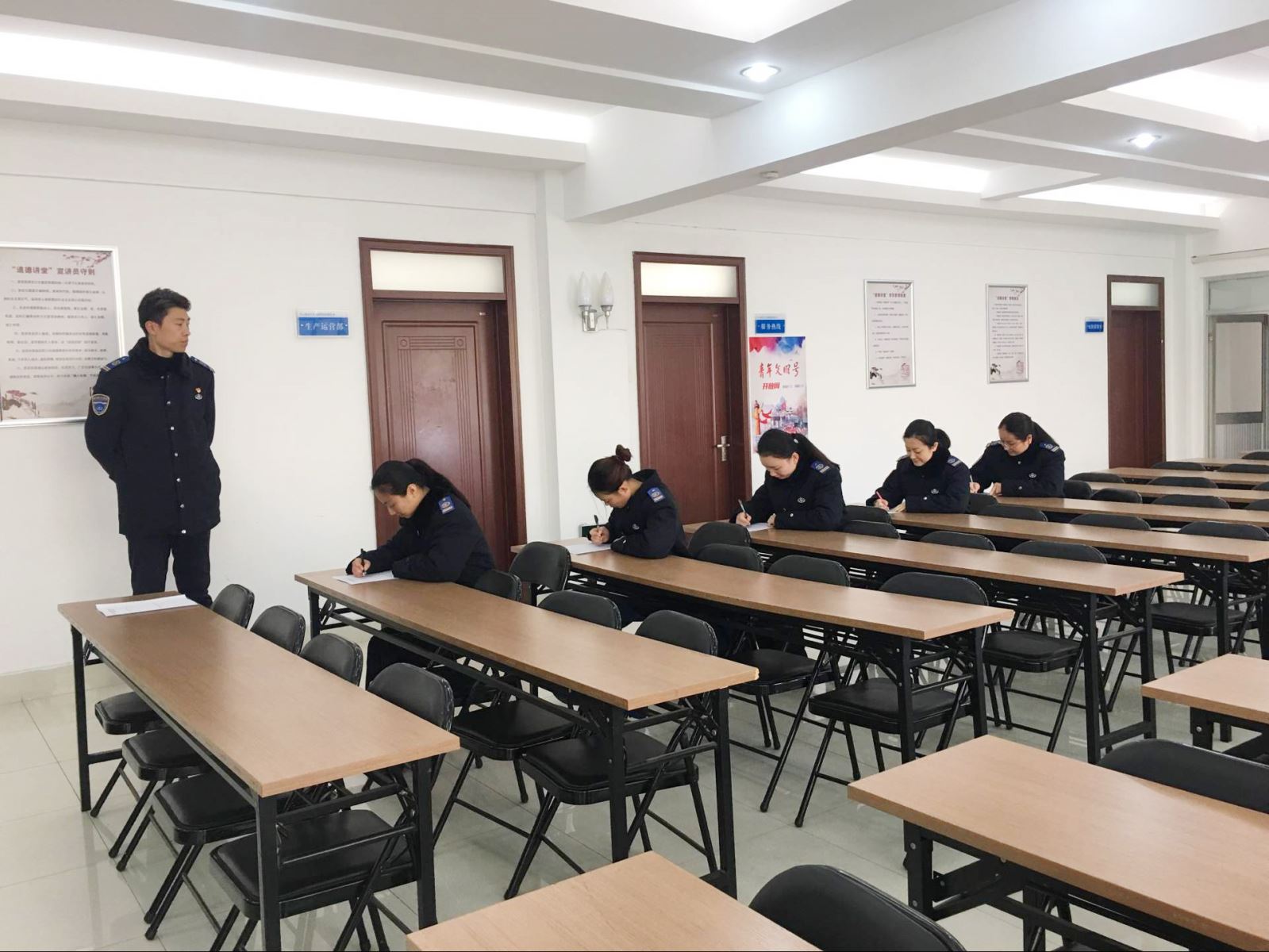 公交集團(tuán)服務(wù)熱線開展客服人員業(yè)務(wù)知識(shí)測(cè)試工作