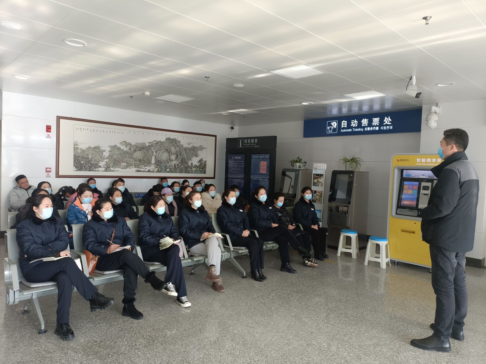 公交集團快速公交事業(yè)部城市動車召開2022年度春運動員大會