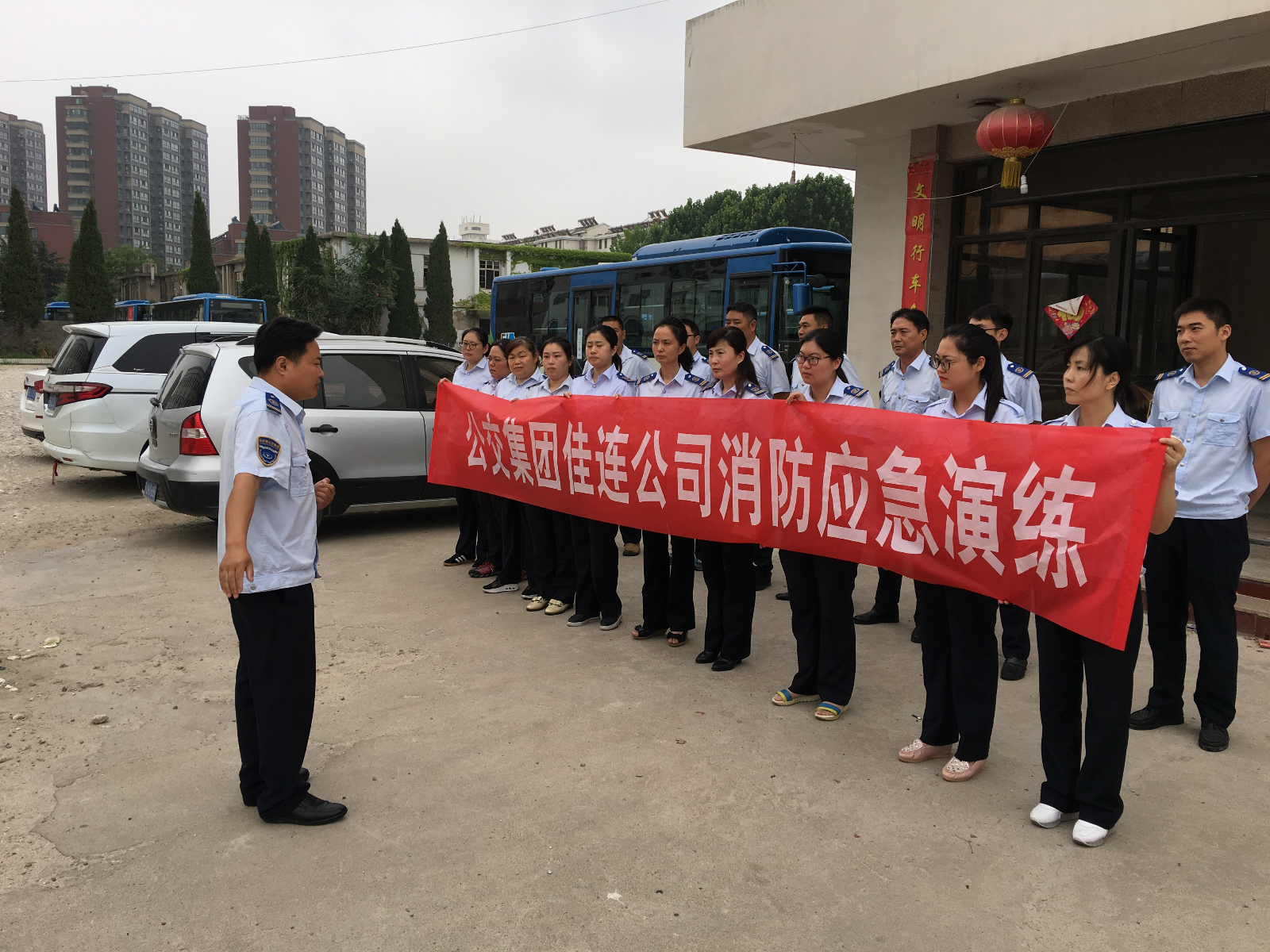 公交集團佳連公司開展安全月消防應(yīng)急演練